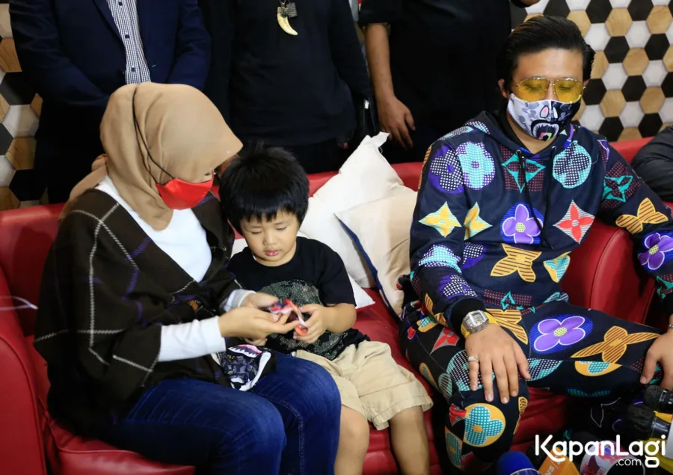 Jika Anda tidak melihat foto Pablo Benua, kemungkinan karena foto dengan nomor tersebut tidak tersedia di Kapanlagi.com™