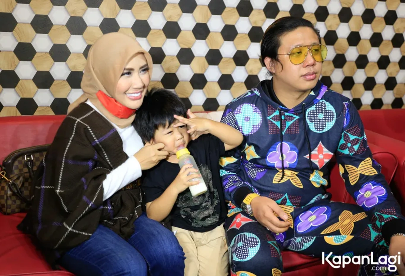 Jika Anda tidak melihat foto Pablo Benua, kemungkinan karena foto dengan nomor tersebut tidak tersedia di Kapanlagi.com™