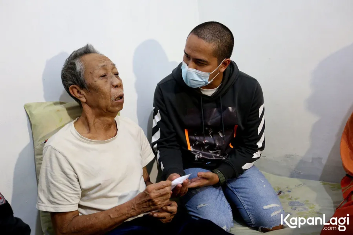 Jika Anda tidak melihat foto Pak Ogah, kemungkinan karena foto dengan nomor tersebut tidak tersedia di Kapanlagi.com™