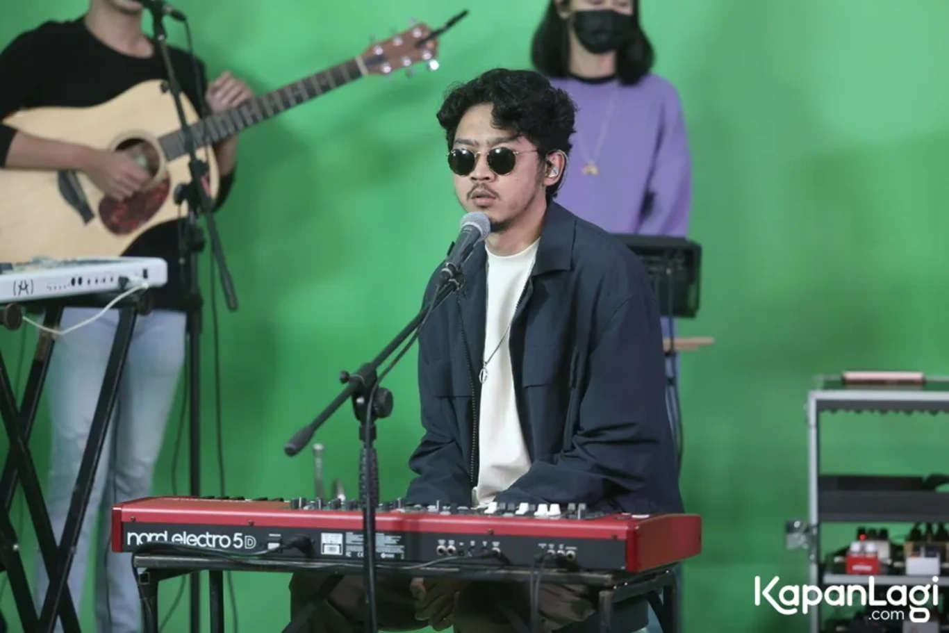 Jika Anda tidak melihat foto Pamungkas, kemungkinan karena foto dengan nomor tersebut tidak tersedia di Kapanlagi.com™
