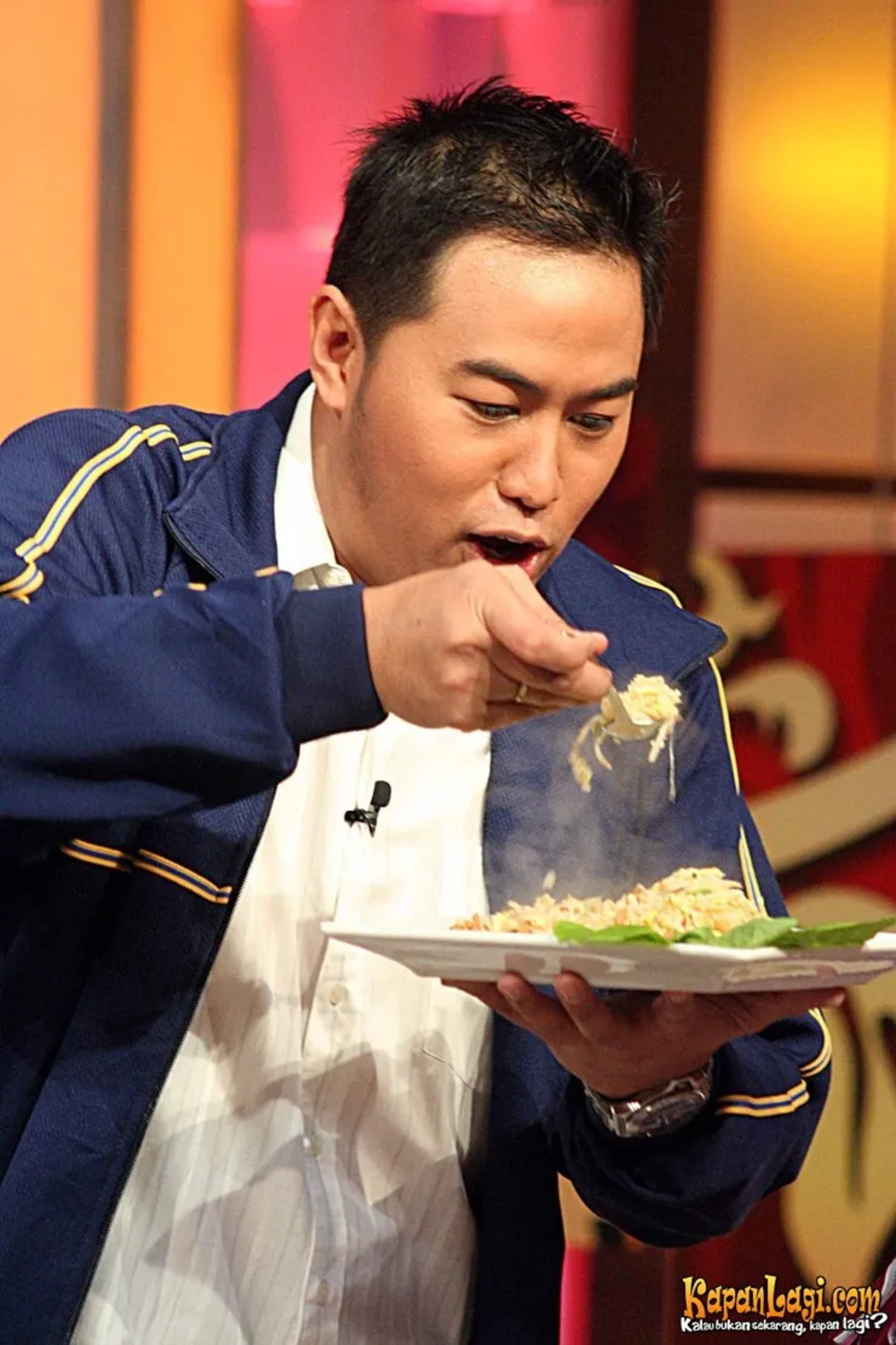 Jika Anda tidak melihat foto Pandji Pragiwaksono, kemungkinan karena foto dengan nomor tersebut tidak tersedia di Kapanlagi.com™