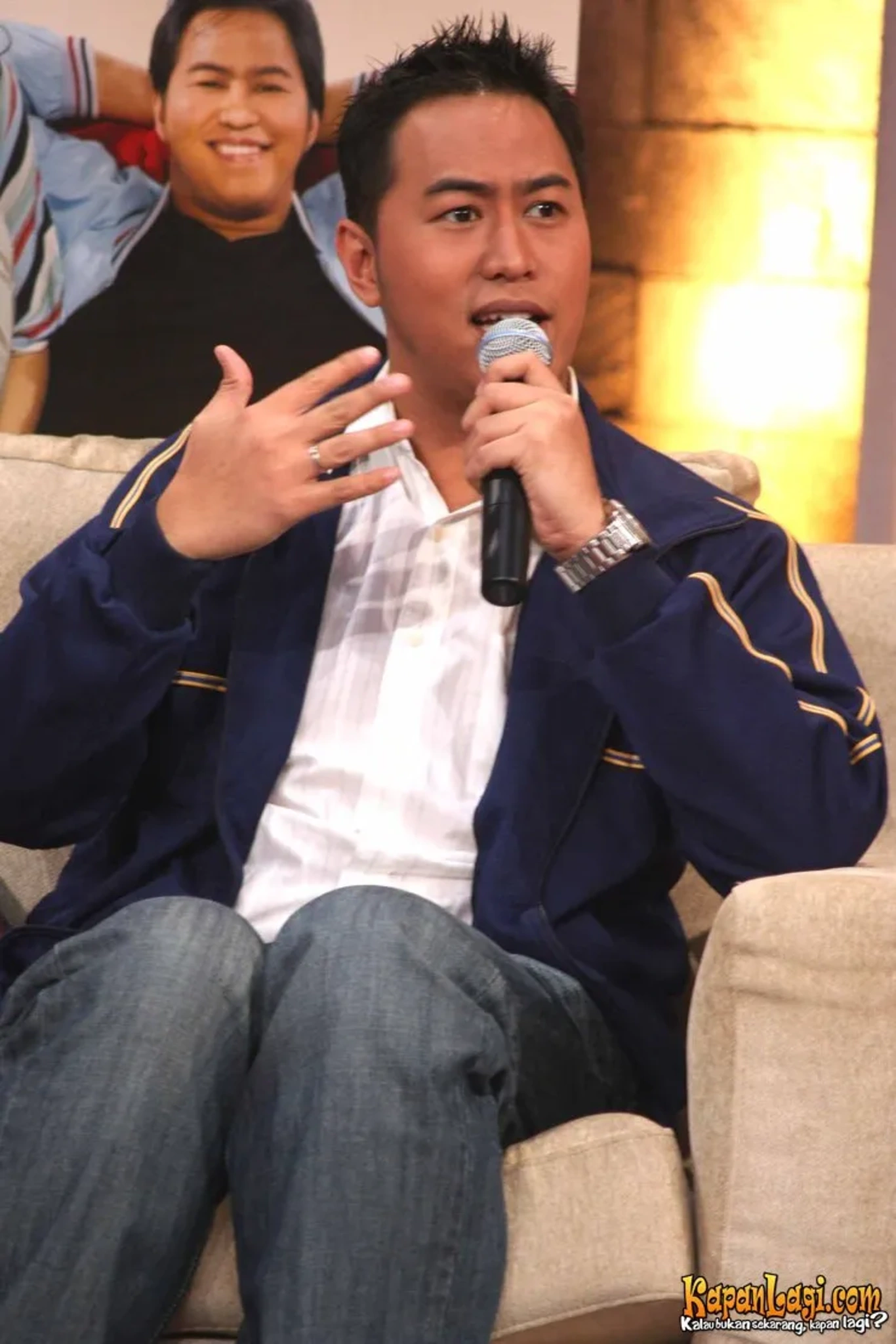 Jika Anda tidak melihat foto Pandji Pragiwaksono, kemungkinan karena foto dengan nomor tersebut tidak tersedia di Kapanlagi.com™