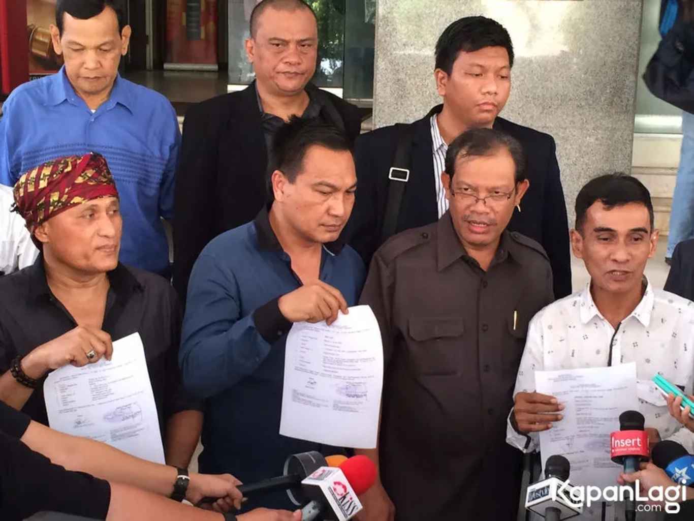 Jika Anda tidak melihat foto Papa T Bob, kemungkinan karena foto dengan nomor tersebut tidak tersedia di Kapanlagi.com™