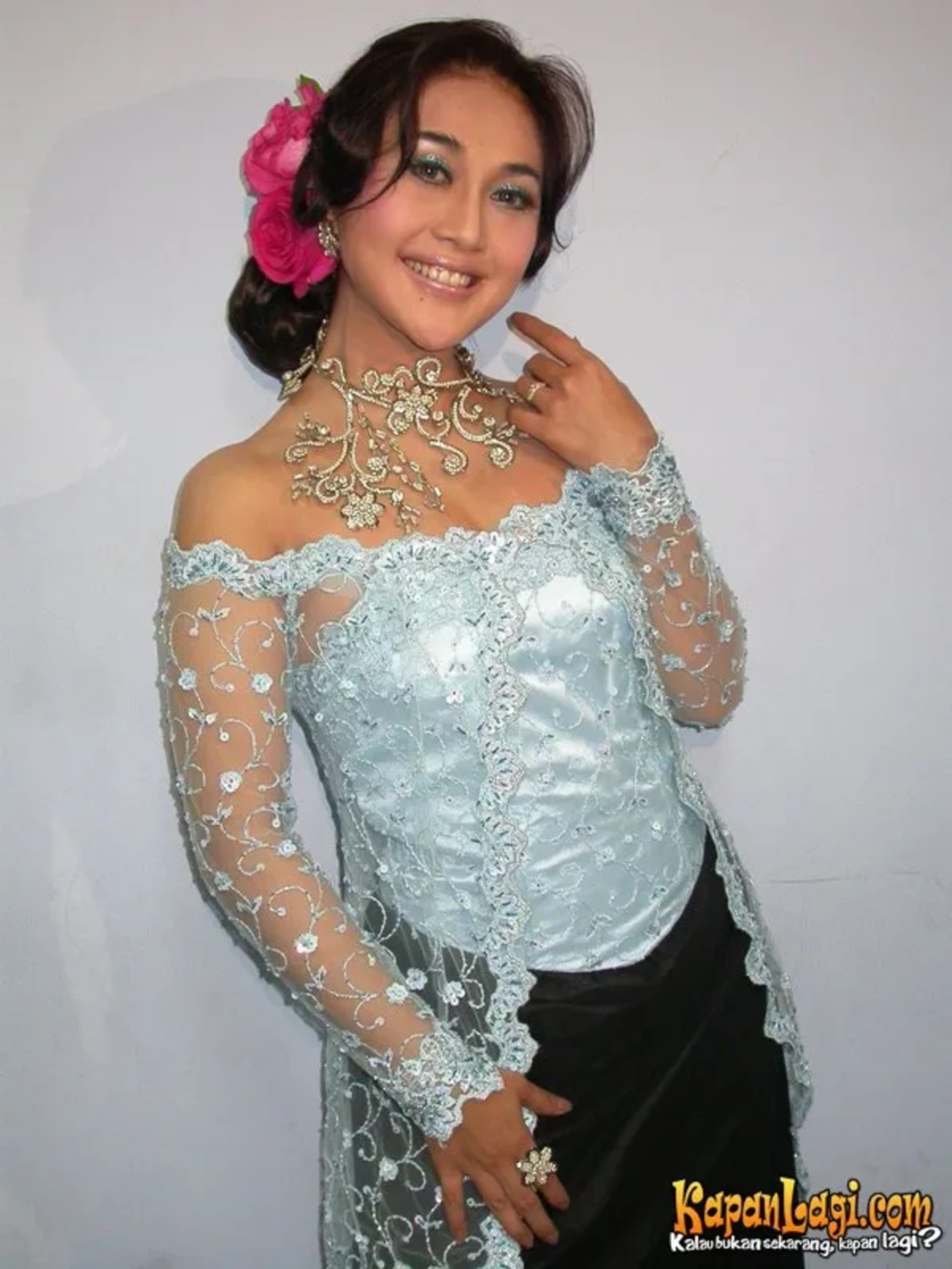 Jika Anda tidak melihat foto Paramitha Rusady, kemungkinan karena foto dengan nomor tersebut tidak tersedia di Kapanlagi.com™