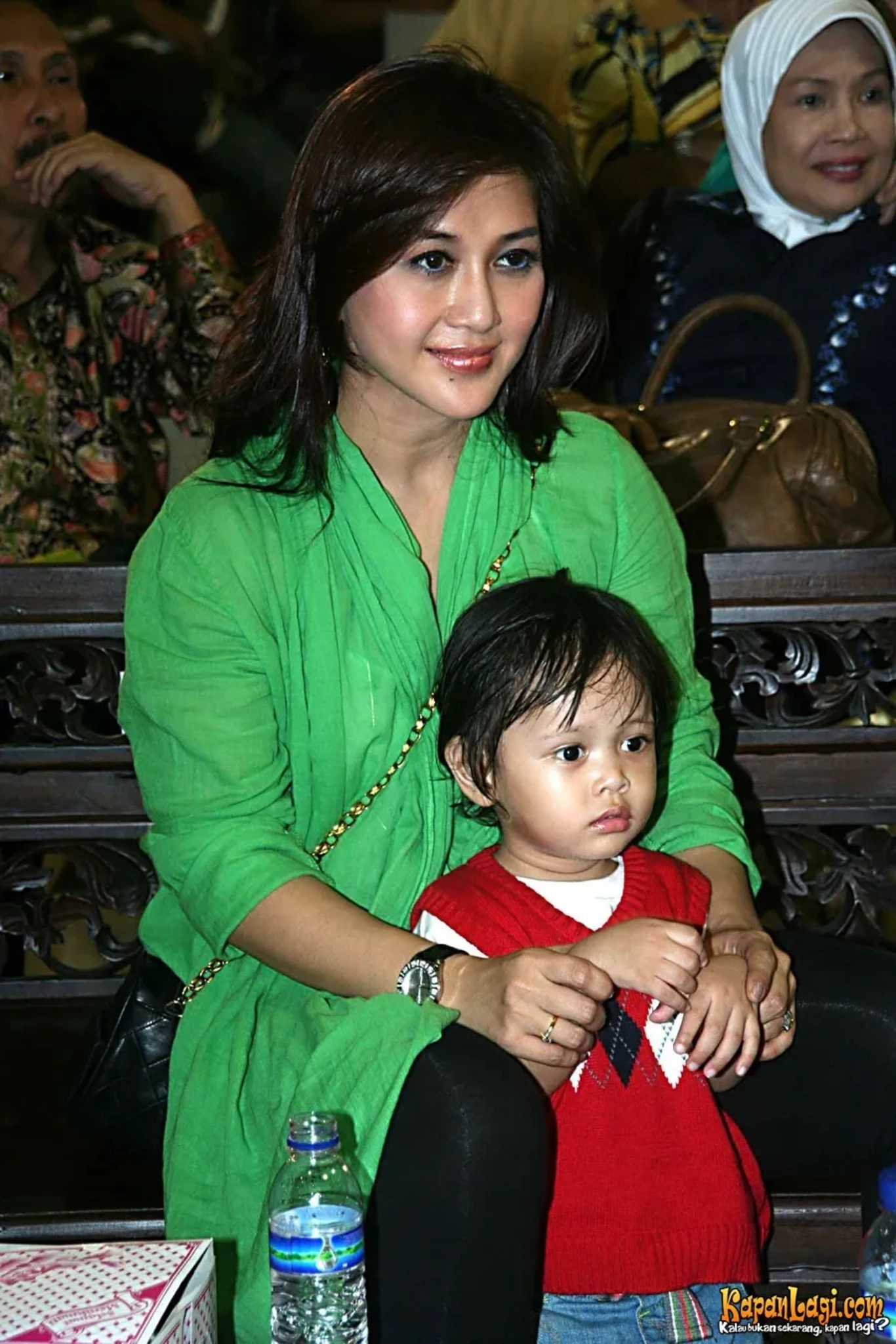 Jika Anda tidak melihat foto Paramitha Rusady, kemungkinan karena foto dengan nomor tersebut tidak tersedia di Kapanlagi.com™