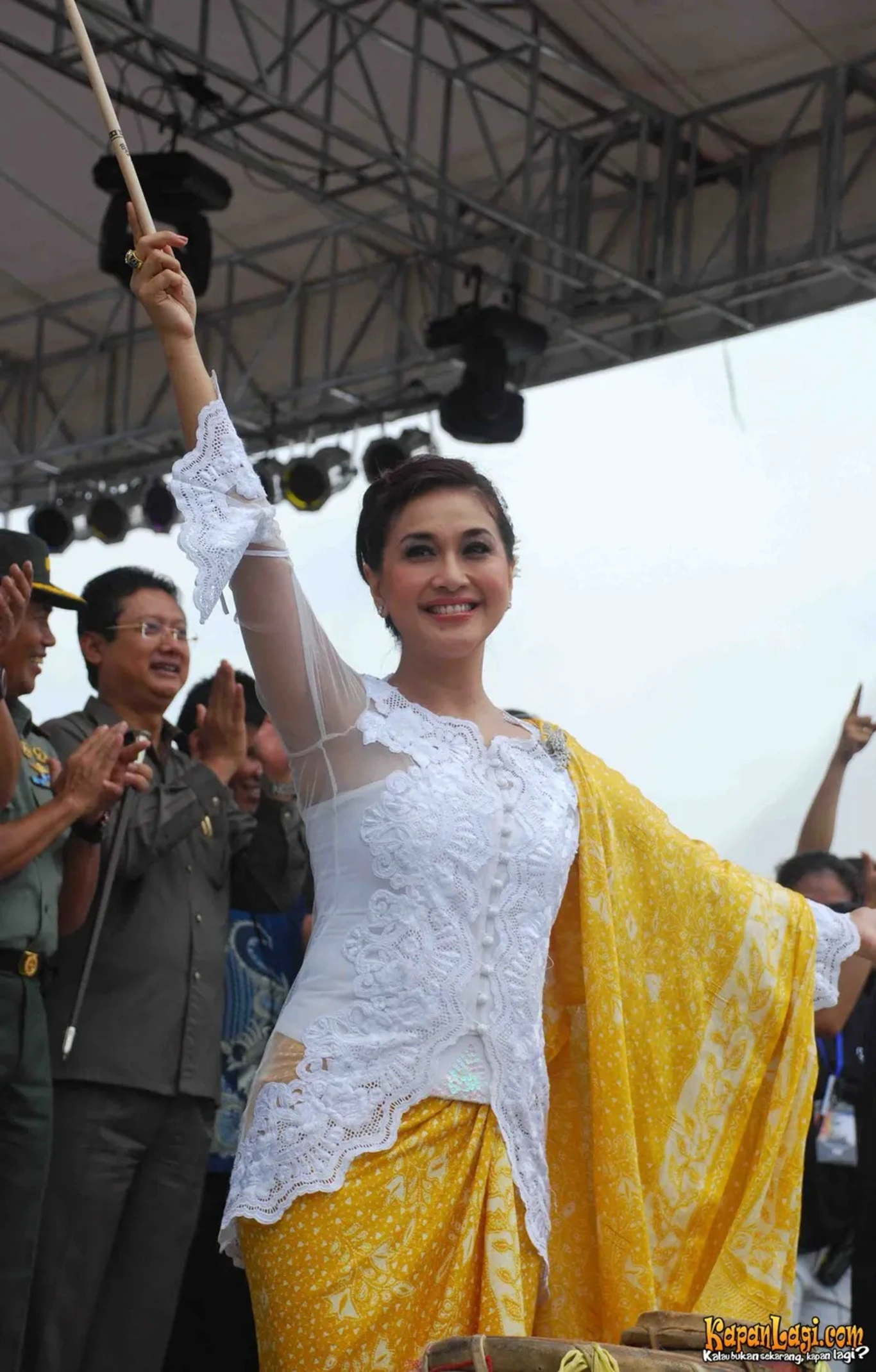 Jika Anda tidak melihat foto Paramitha Rusady, kemungkinan karena foto dengan nomor tersebut tidak tersedia di Kapanlagi.com™
