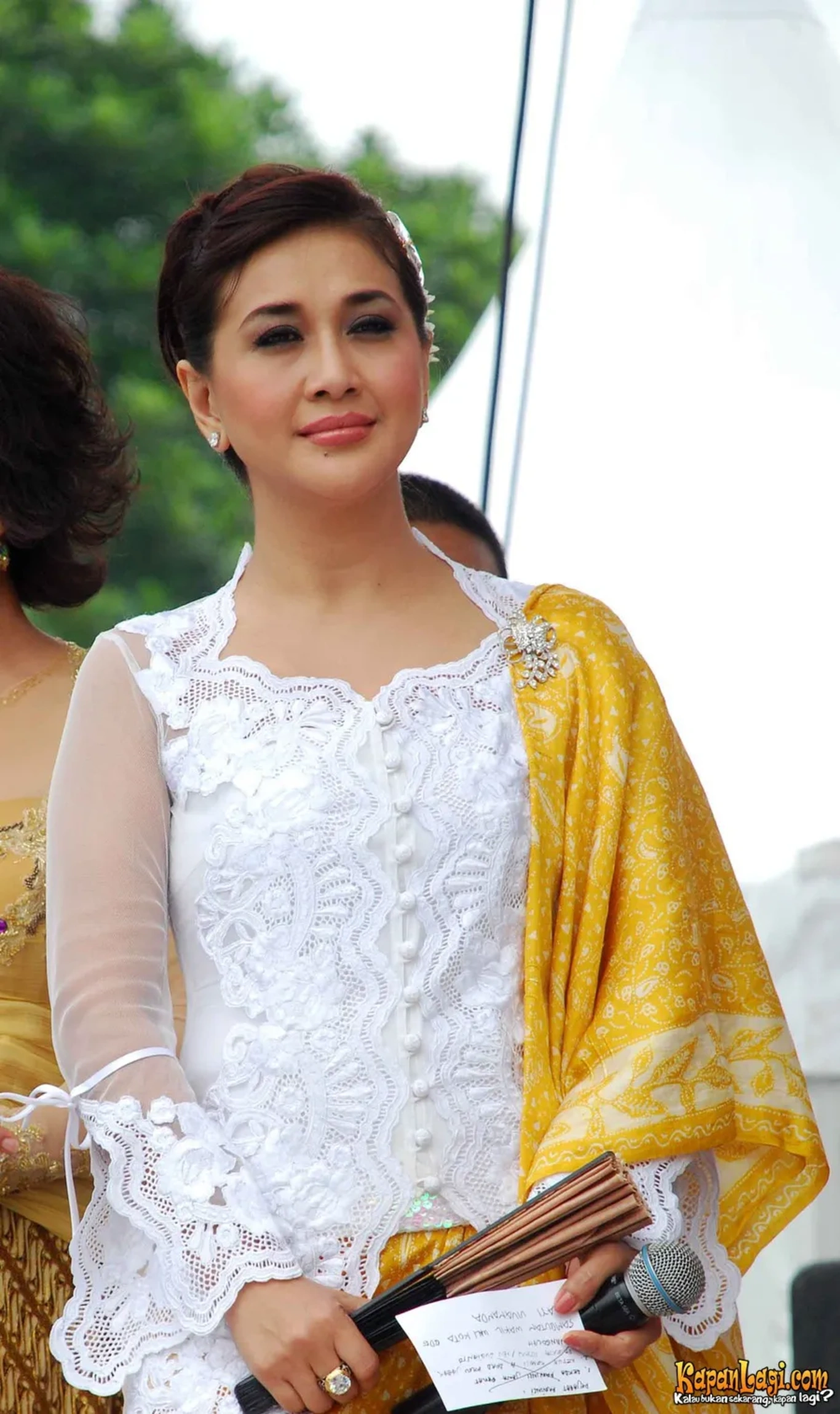 Jika Anda tidak melihat foto Paramitha Rusady, kemungkinan karena foto dengan nomor tersebut tidak tersedia di Kapanlagi.com™