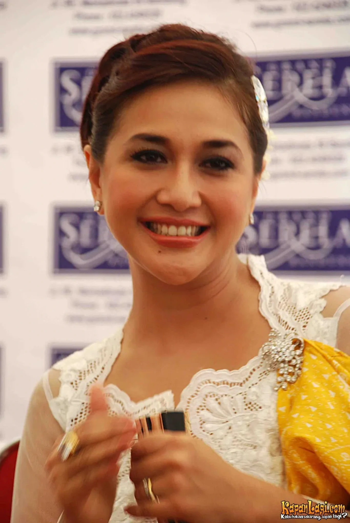 Jika Anda tidak melihat foto Paramitha Rusady, kemungkinan karena foto dengan nomor tersebut tidak tersedia di Kapanlagi.com™