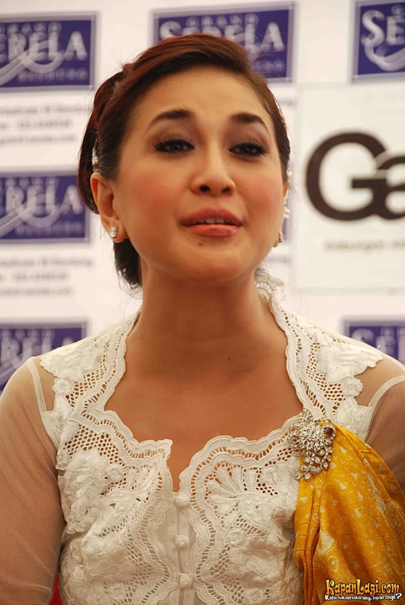 Jika Anda tidak melihat foto Paramitha Rusady, kemungkinan karena foto dengan nomor tersebut tidak tersedia di Kapanlagi.com™