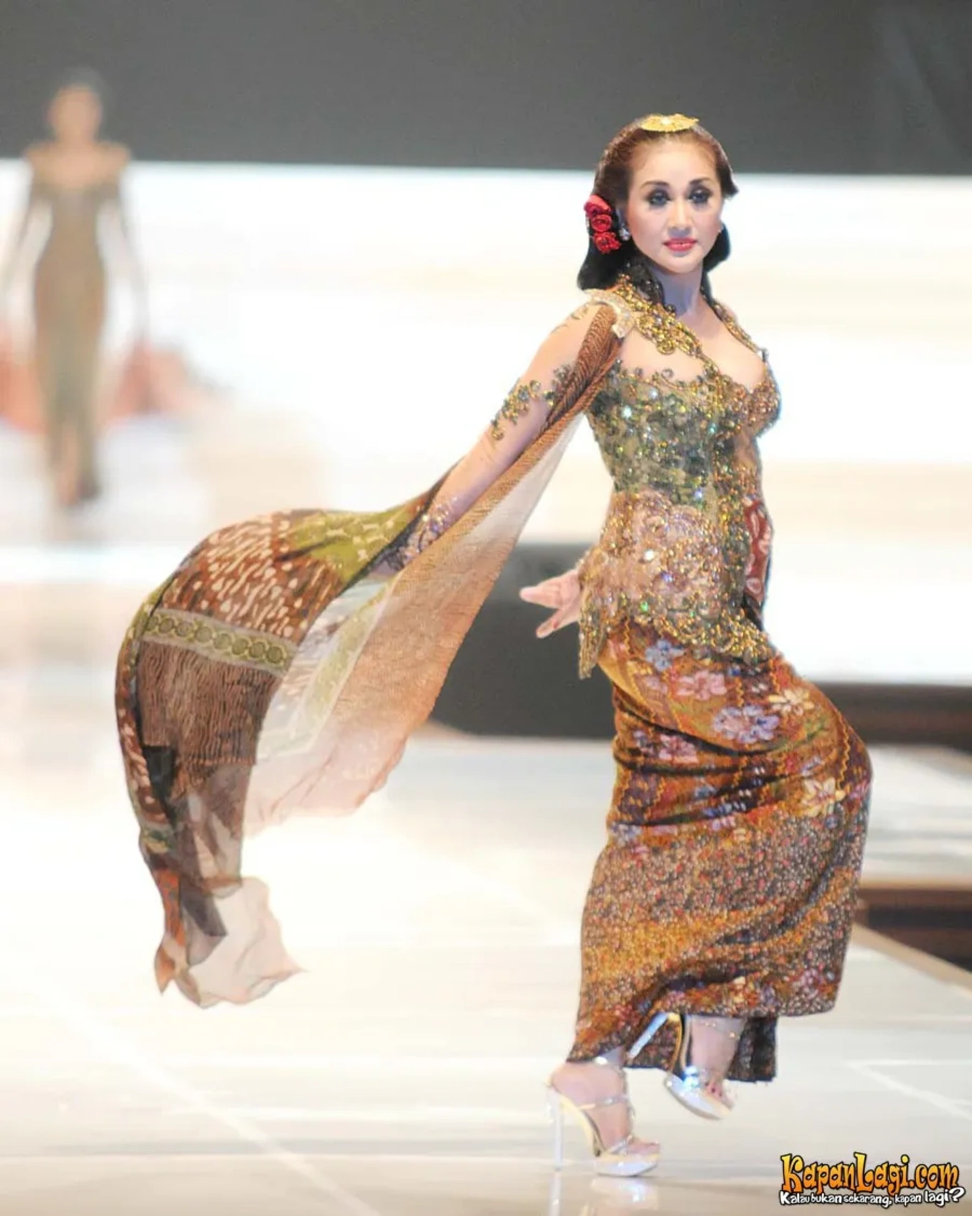 Jika Anda tidak melihat foto Paramitha Rusady, kemungkinan karena foto dengan nomor tersebut tidak tersedia di Kapanlagi.com™