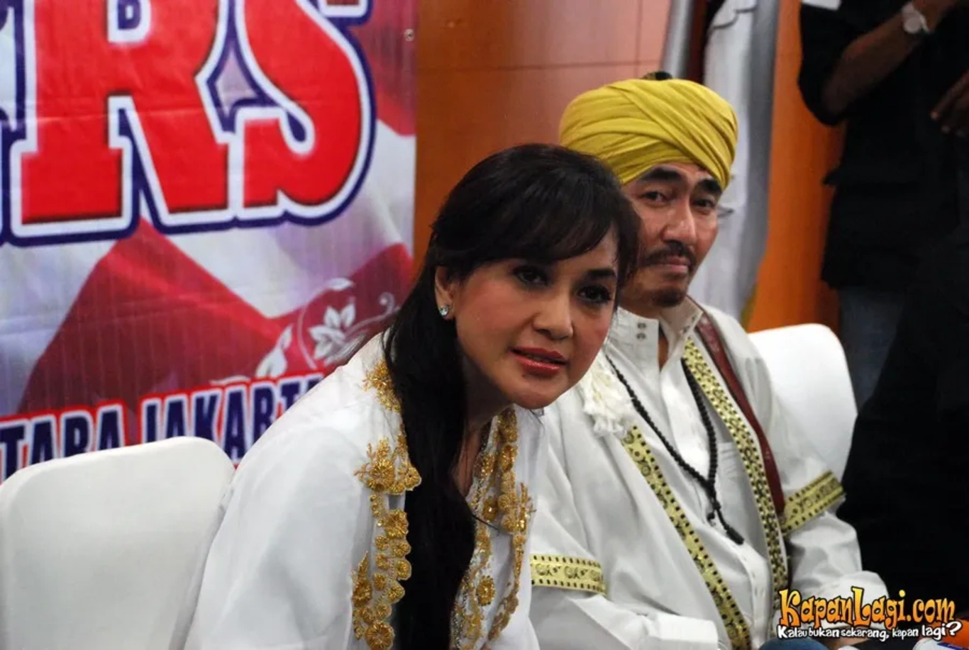 Jika Anda tidak melihat foto Paramitha Rusady, kemungkinan karena foto dengan nomor tersebut tidak tersedia di Kapanlagi.com™