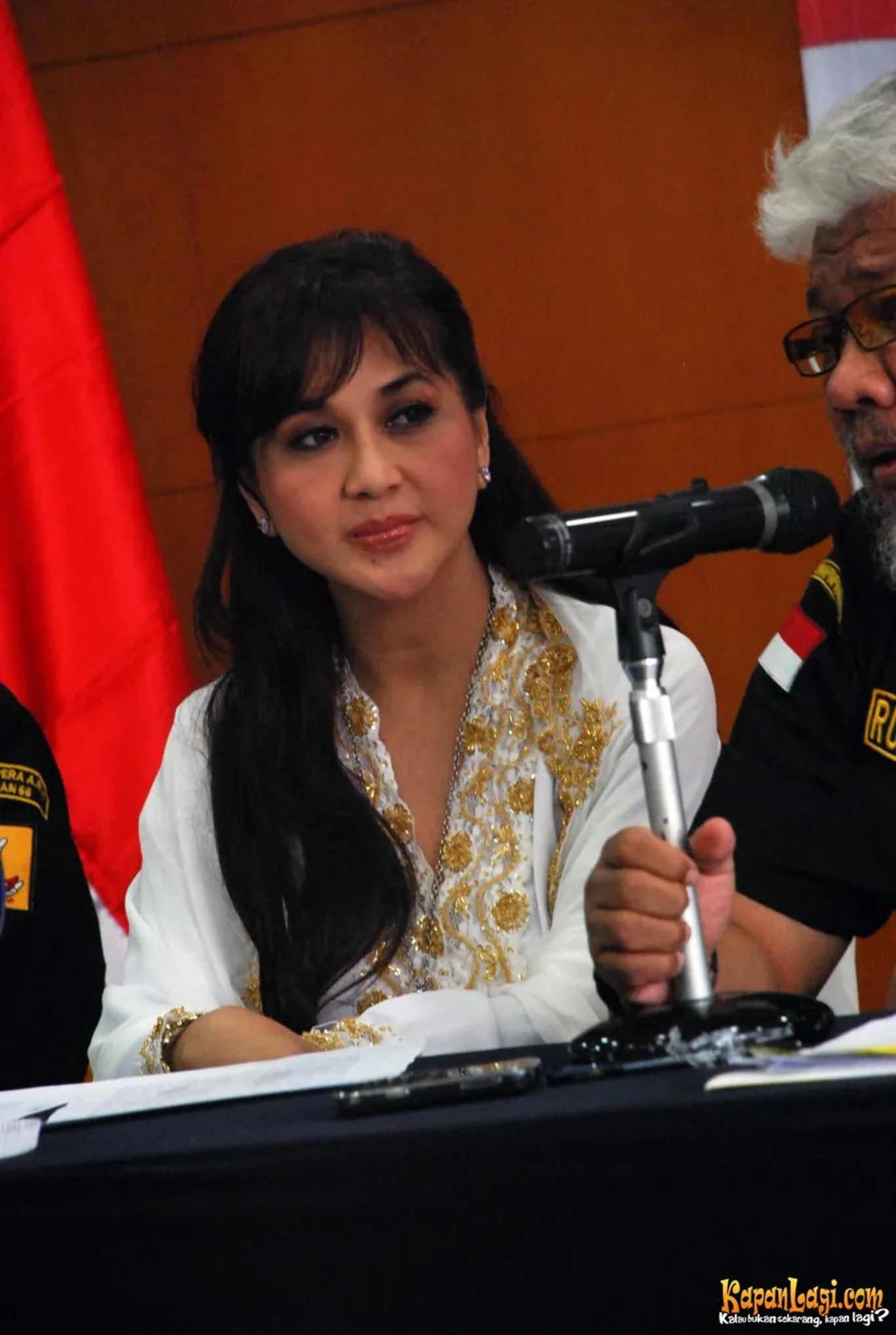 Jika Anda tidak melihat foto Paramitha Rusady, kemungkinan karena foto dengan nomor tersebut tidak tersedia di Kapanlagi.com™