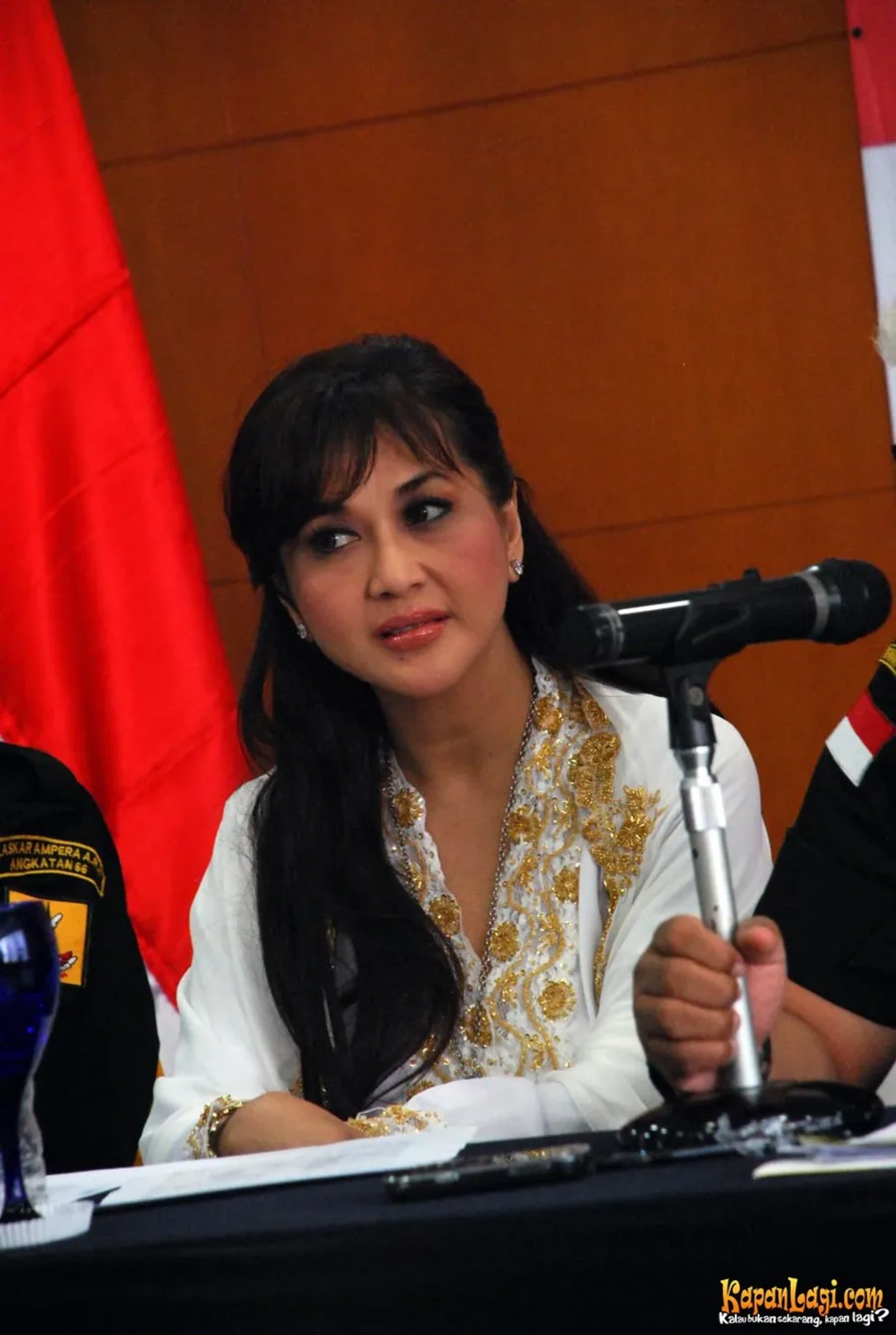 Jika Anda tidak melihat foto Paramitha Rusady, kemungkinan karena foto dengan nomor tersebut tidak tersedia di Kapanlagi.com™