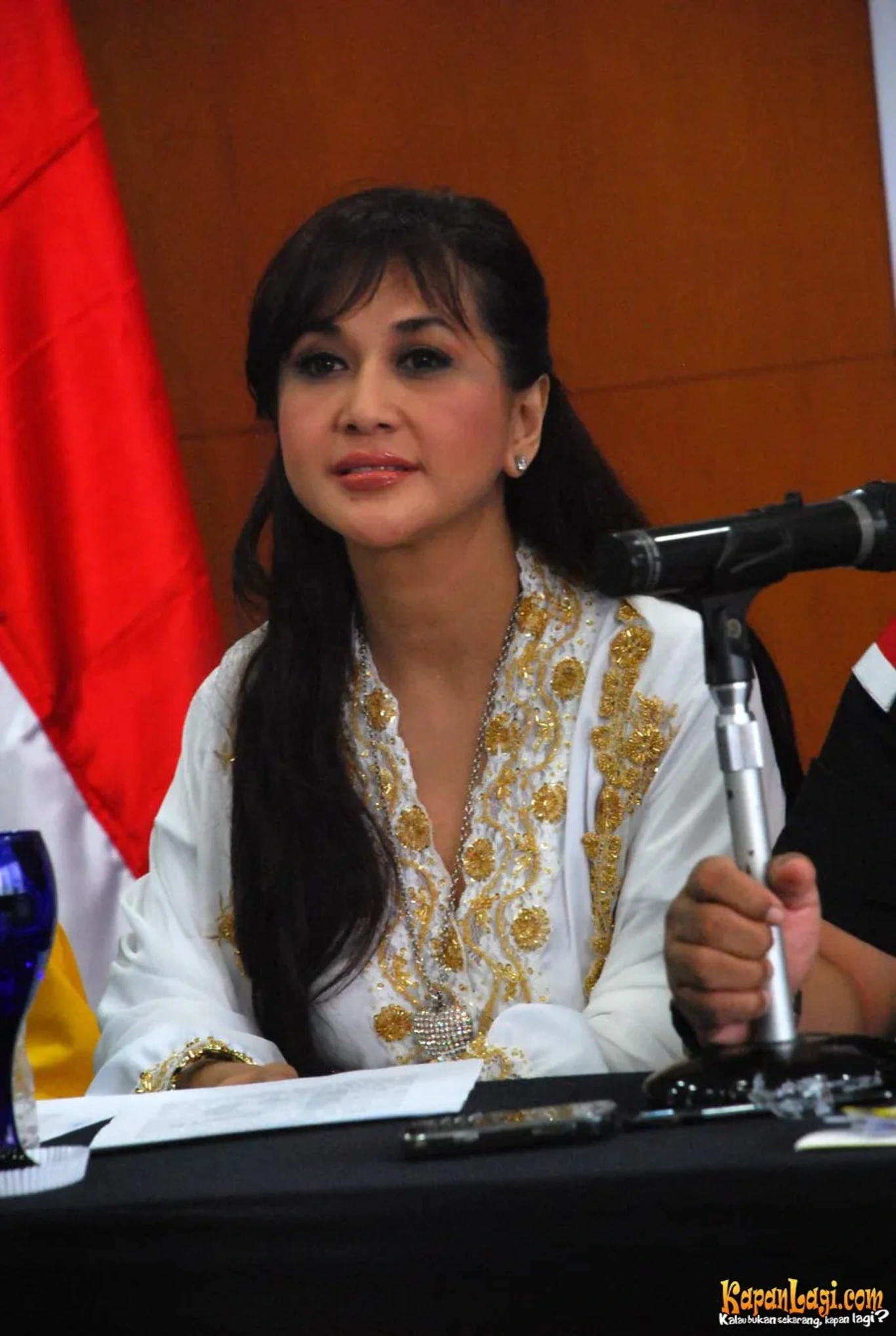 Jika Anda tidak melihat foto Paramitha Rusady, kemungkinan karena foto dengan nomor tersebut tidak tersedia di Kapanlagi.com™