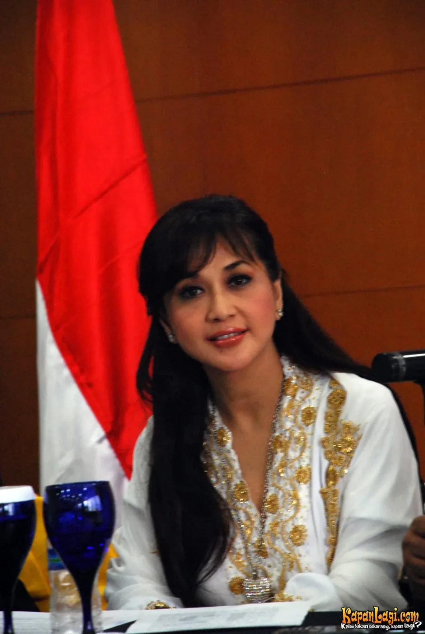 Jika Anda tidak melihat foto Paramitha Rusady, kemungkinan karena foto dengan nomor tersebut tidak tersedia di Kapanlagi.com™