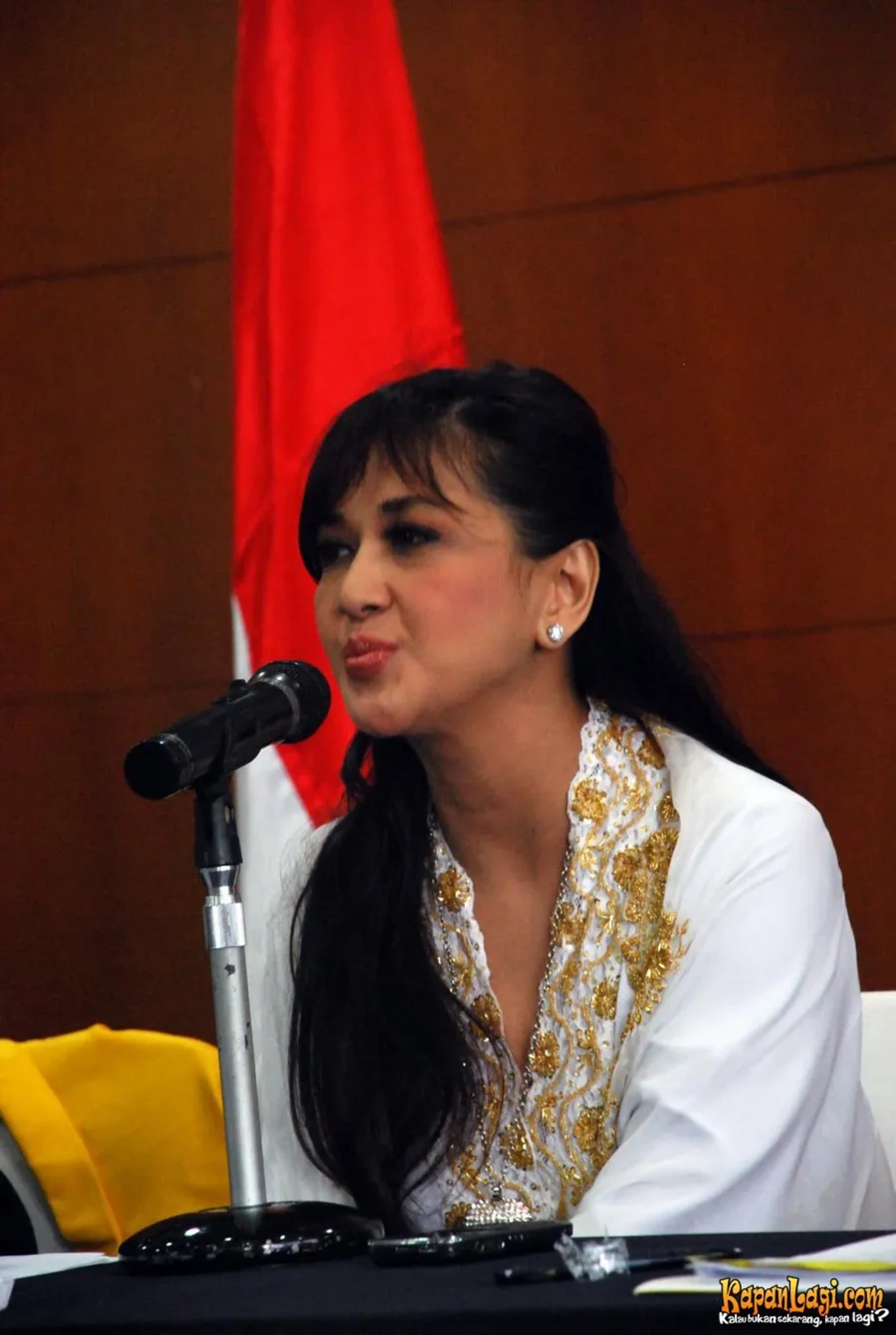 Jika Anda tidak melihat foto Paramitha Rusady, kemungkinan karena foto dengan nomor tersebut tidak tersedia di Kapanlagi.com™