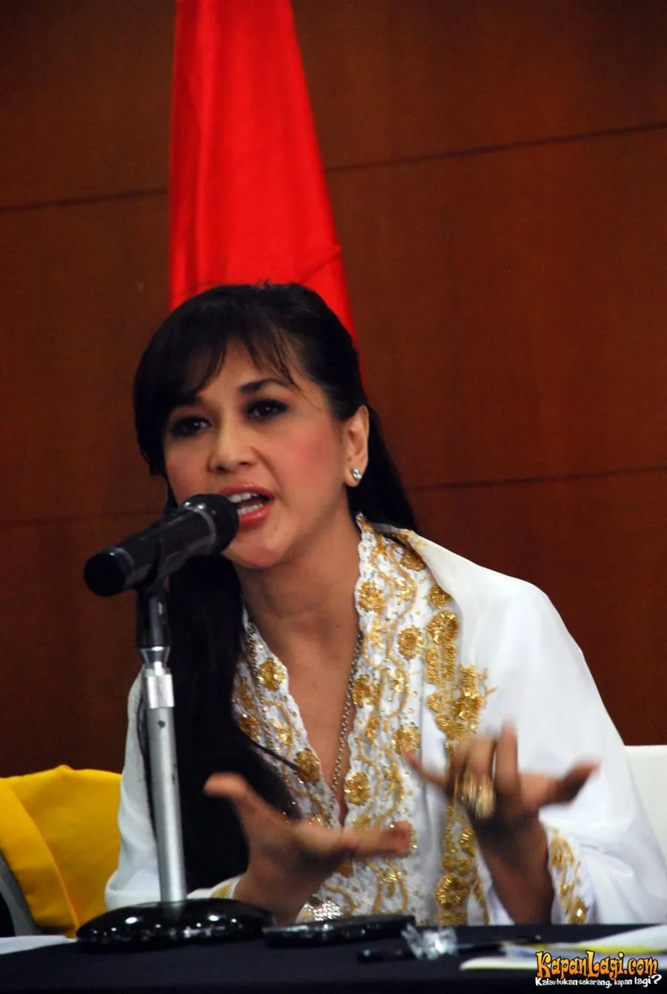Jika Anda tidak melihat foto Paramitha Rusady, kemungkinan karena foto dengan nomor tersebut tidak tersedia di Kapanlagi.com™