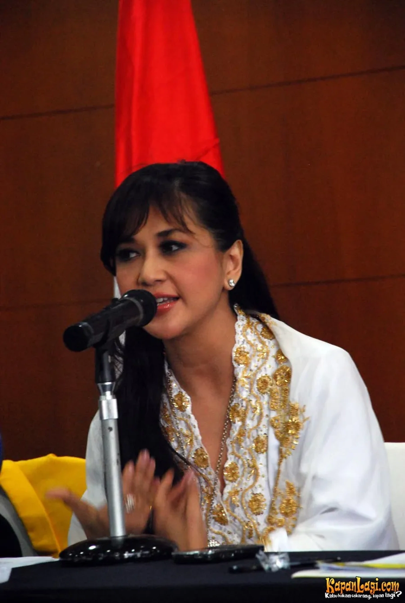 Jika Anda tidak melihat foto Paramitha Rusady, kemungkinan karena foto dengan nomor tersebut tidak tersedia di Kapanlagi.com™