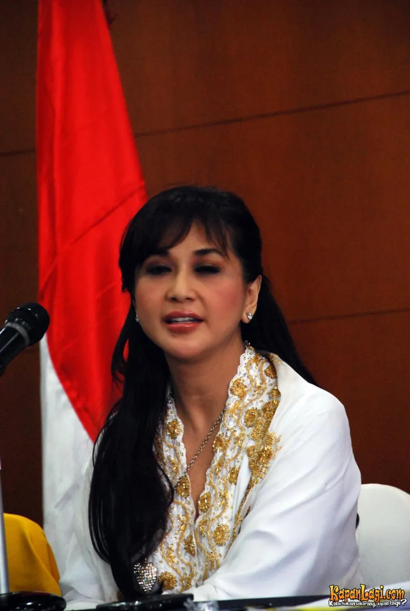 Jika Anda tidak melihat foto Paramitha Rusady, kemungkinan karena foto dengan nomor tersebut tidak tersedia di Kapanlagi.com™