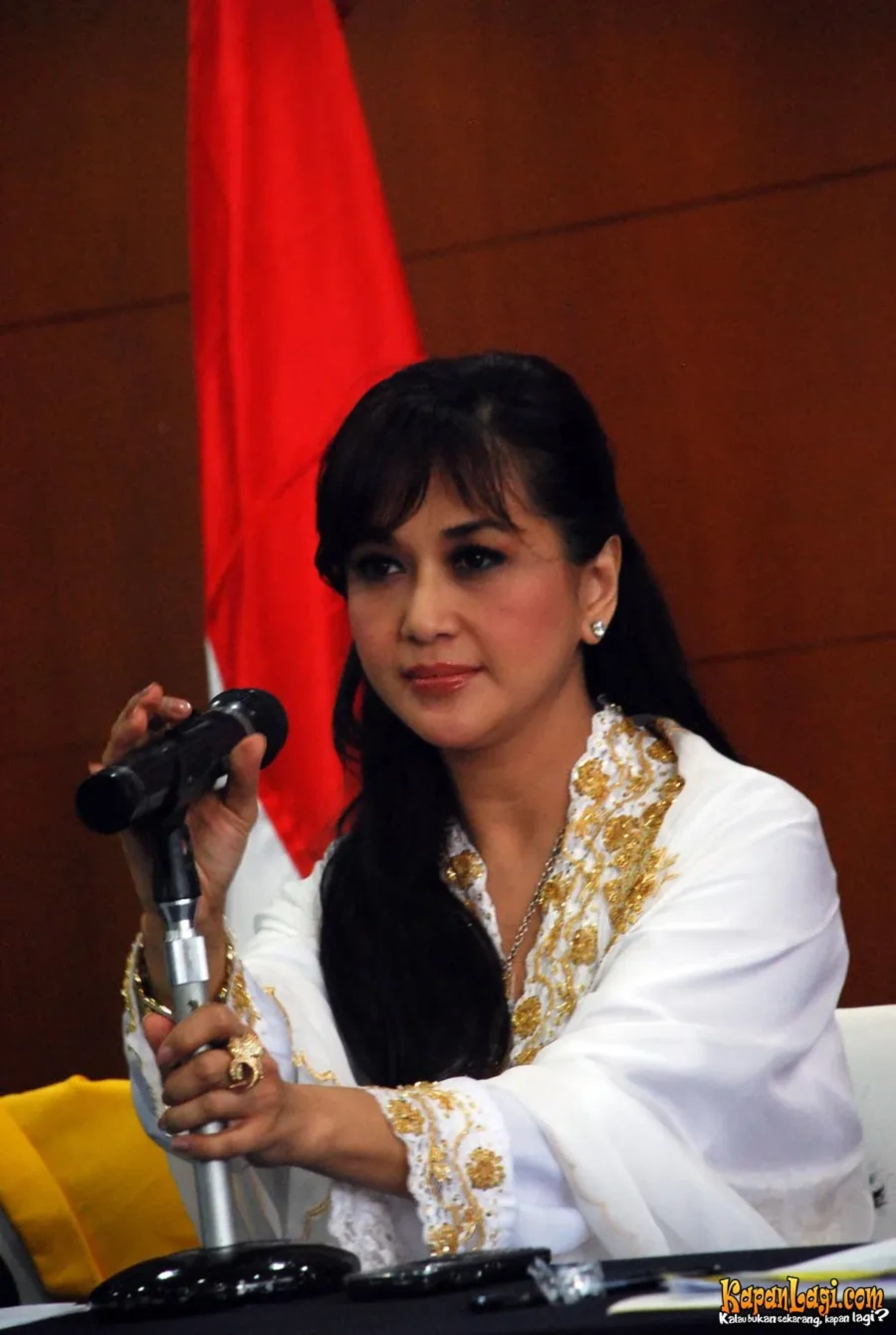 Jika Anda tidak melihat foto Paramitha Rusady, kemungkinan karena foto dengan nomor tersebut tidak tersedia di Kapanlagi.com™