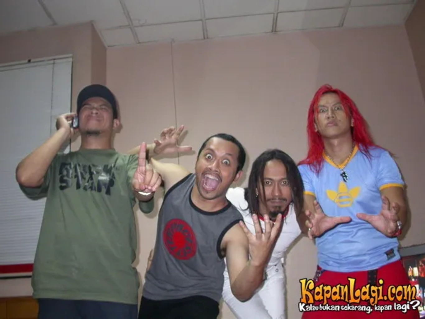 Jika Anda tidak melihat foto Pas Band, kemungkinan karena foto dengan nomor tersebut tidak tersedia di Kapanlagi.com™