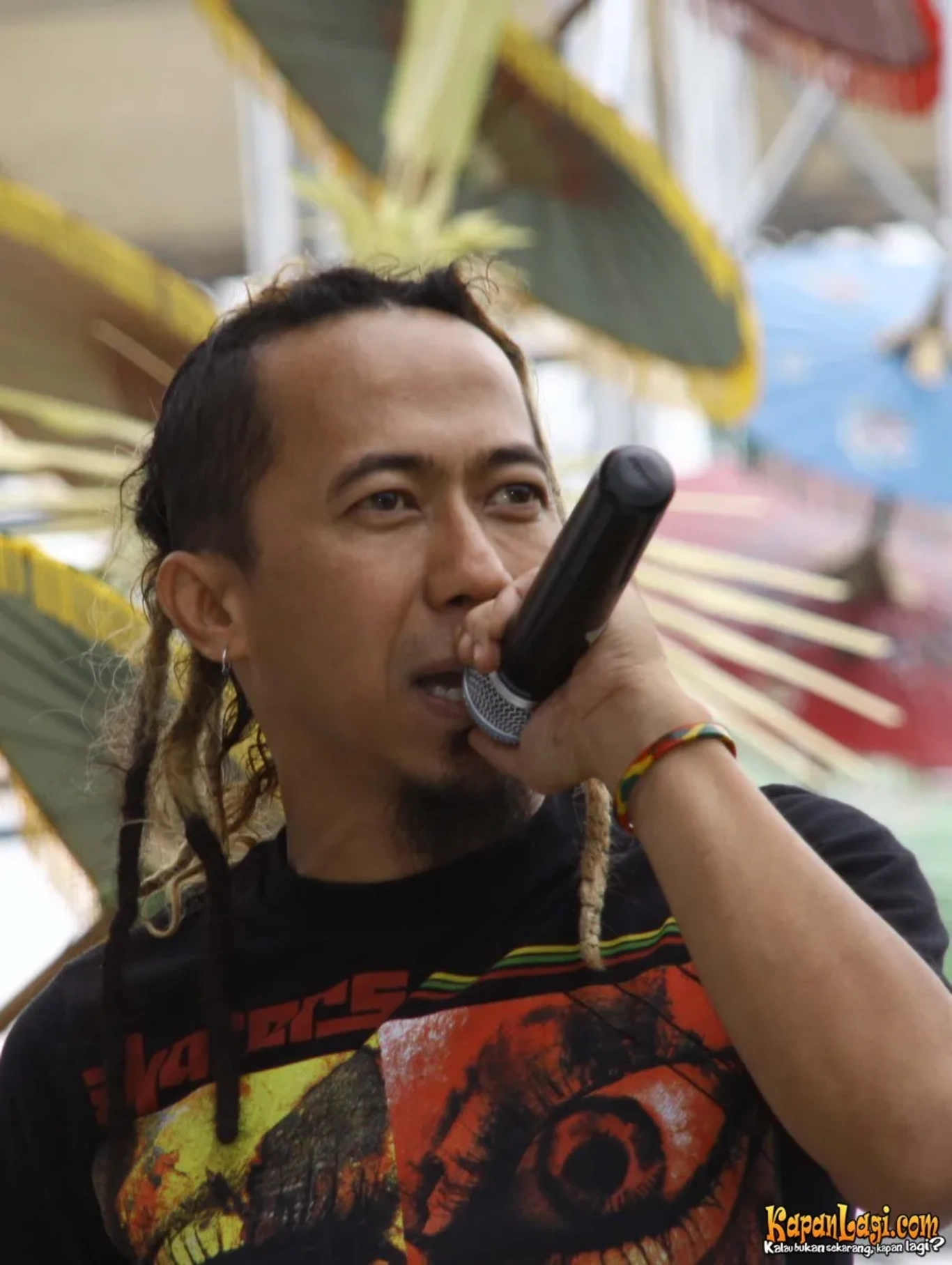 Jika Anda tidak melihat foto Pas Band, kemungkinan karena foto dengan nomor tersebut tidak tersedia di Kapanlagi.com™