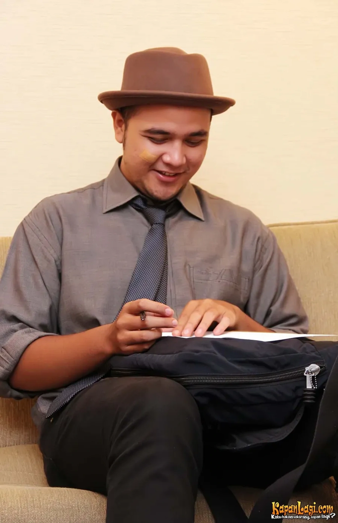 Jika Anda tidak melihat foto Pasukan Lima Jari, kemungkinan karena foto dengan nomor tersebut tidak tersedia di Kapanlagi.com™
