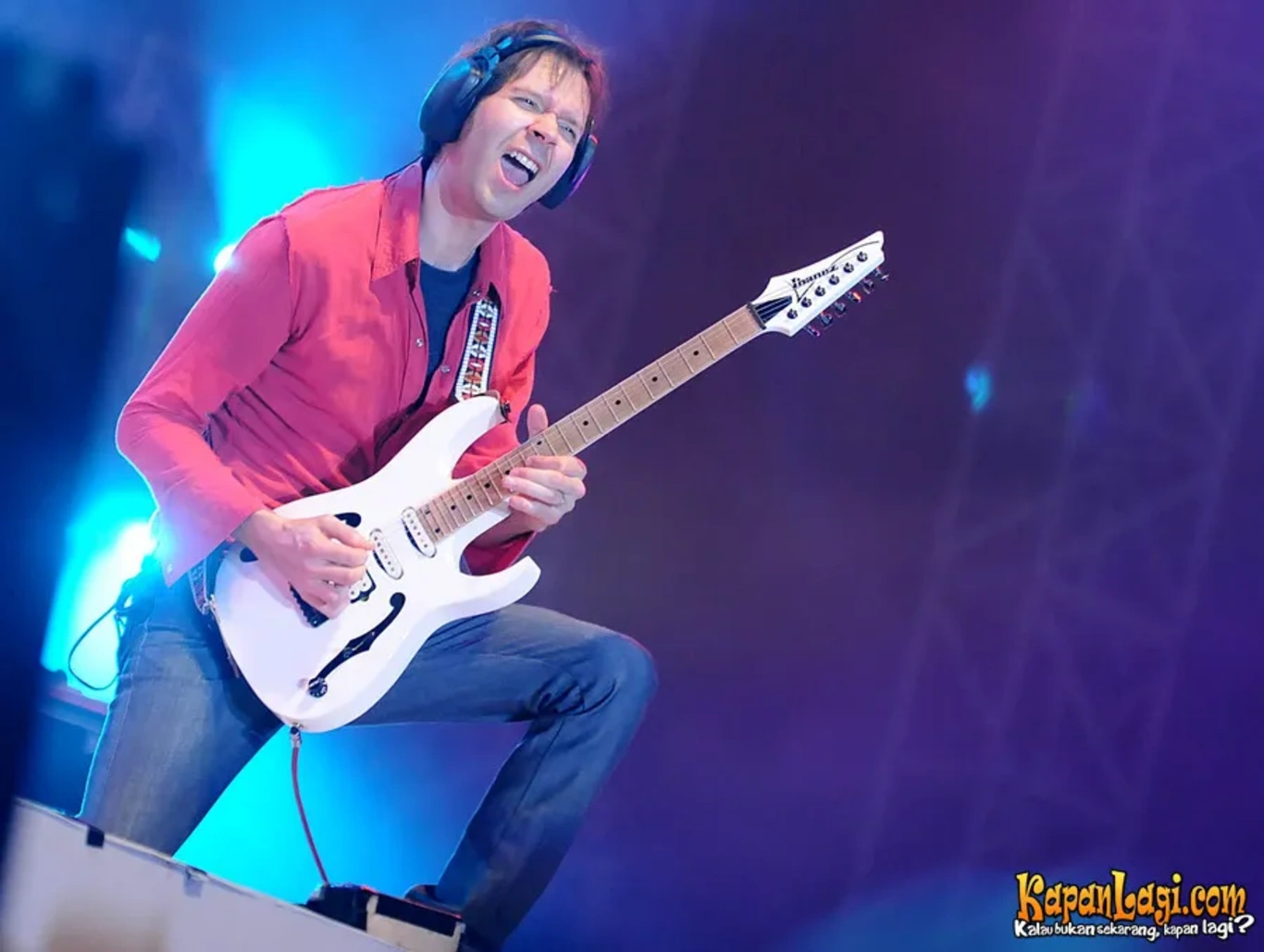 Jika Anda tidak melihat foto Paul Gilbert, kemungkinan karena foto dengan nomor tersebut tidak tersedia di Kapanlagi.com™