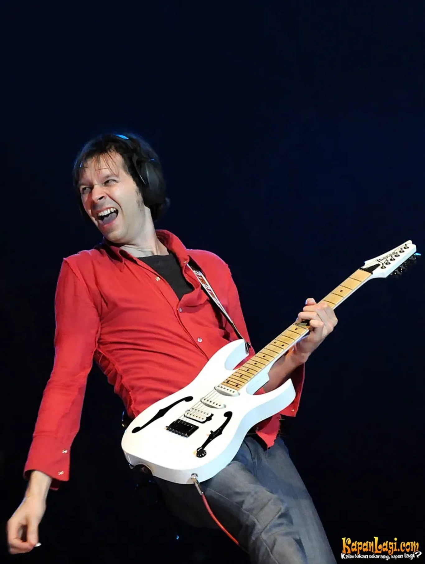 Jika Anda tidak melihat foto Paul Gilbert, kemungkinan karena foto dengan nomor tersebut tidak tersedia di Kapanlagi.com™