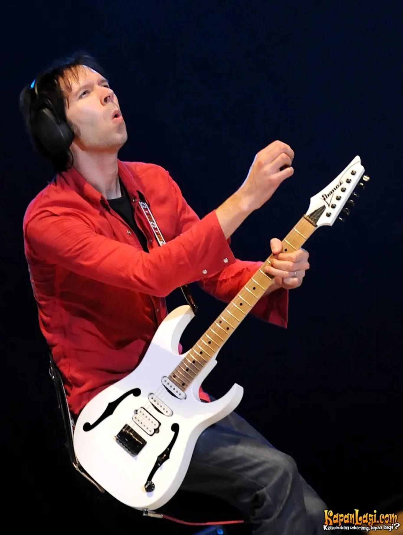 Jika Anda tidak melihat foto Paul Gilbert, kemungkinan karena foto dengan nomor tersebut tidak tersedia di Kapanlagi.com™