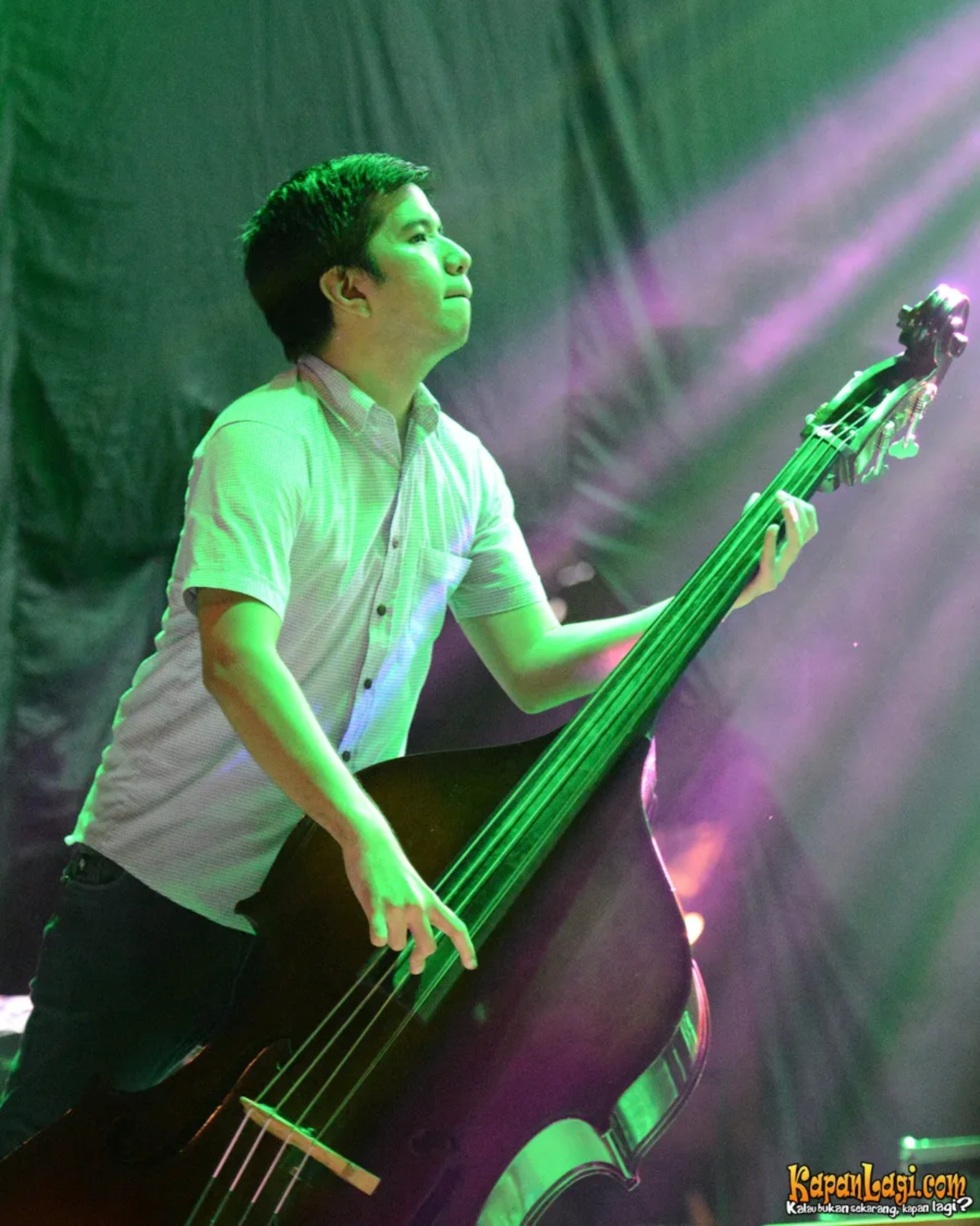 Jika Anda tidak melihat foto Payung Teduh, kemungkinan karena foto dengan nomor tersebut tidak tersedia di Kapanlagi.com™
