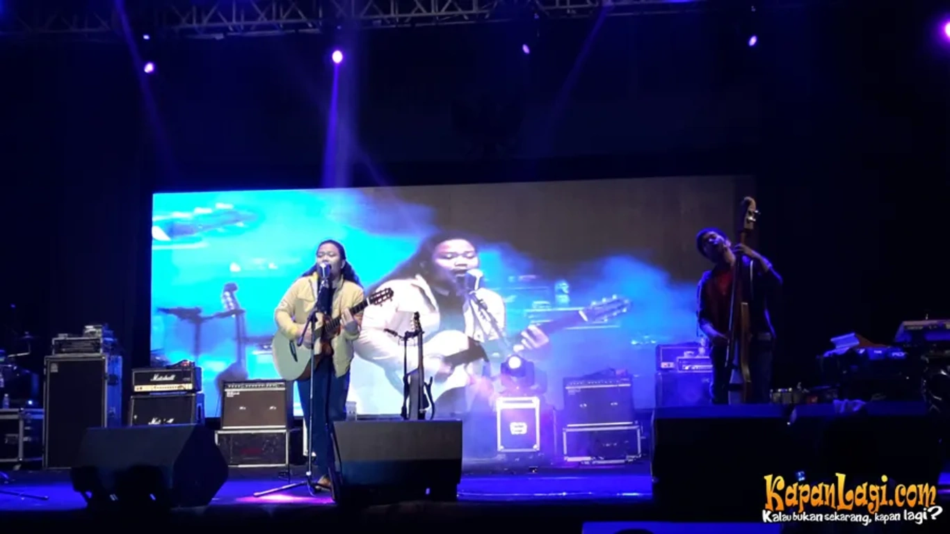 Jika Anda tidak melihat foto Payung Teduh, kemungkinan karena foto dengan nomor tersebut tidak tersedia di Kapanlagi.com™