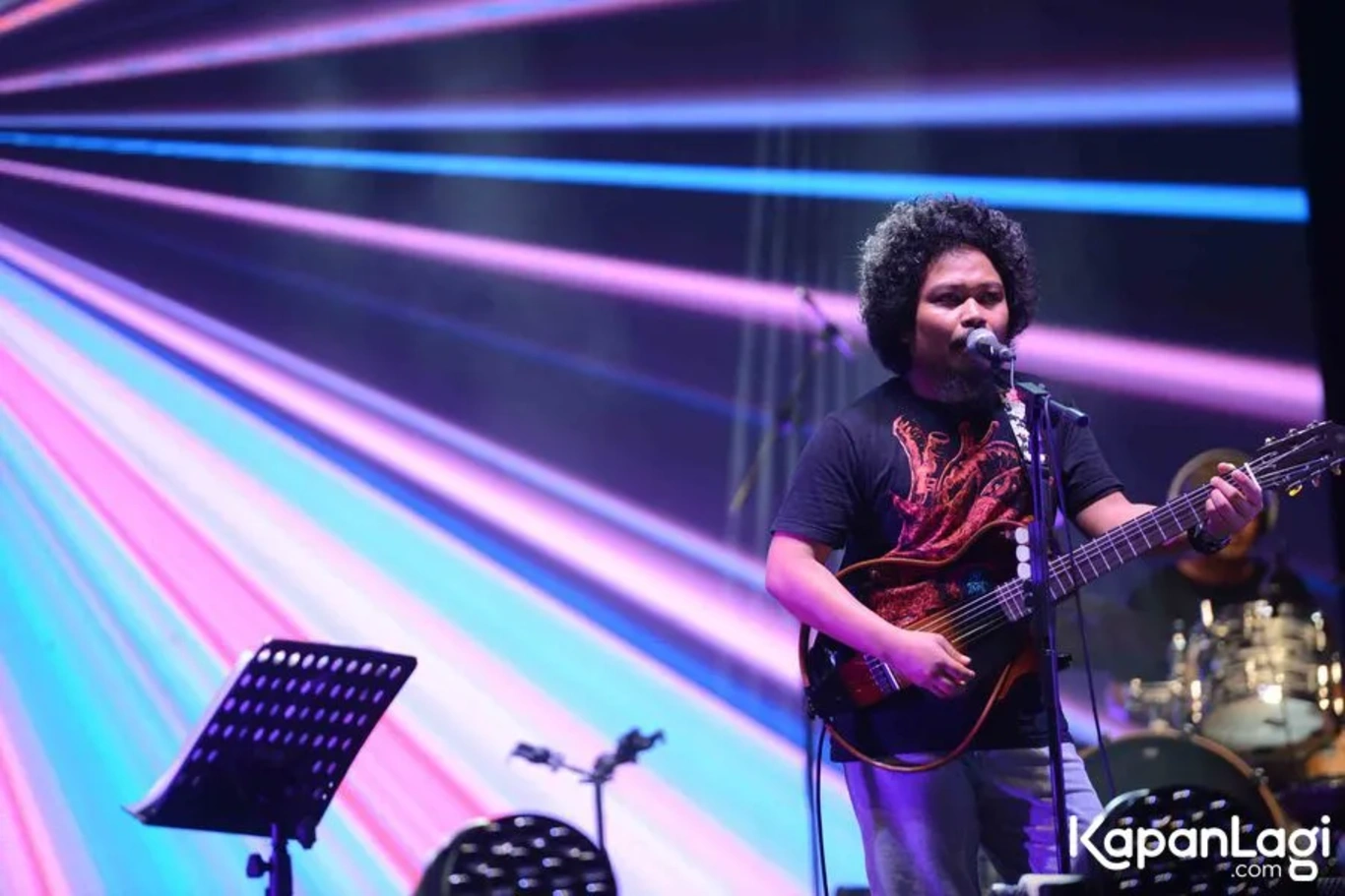 Jika Anda tidak melihat foto Payung Teduh, kemungkinan karena foto dengan nomor tersebut tidak tersedia di Kapanlagi.com™