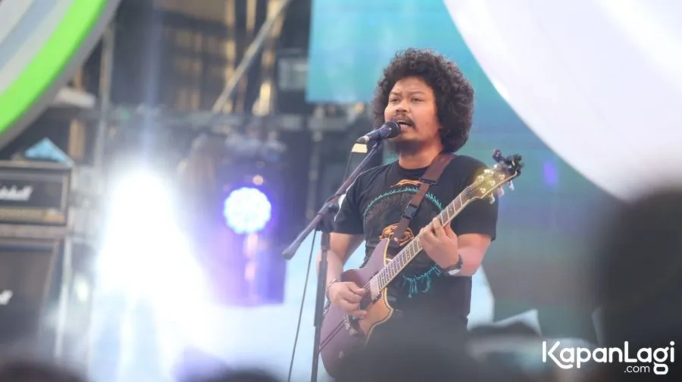 Jika Anda tidak melihat foto Payung Teduh, kemungkinan karena foto dengan nomor tersebut tidak tersedia di Kapanlagi.com™