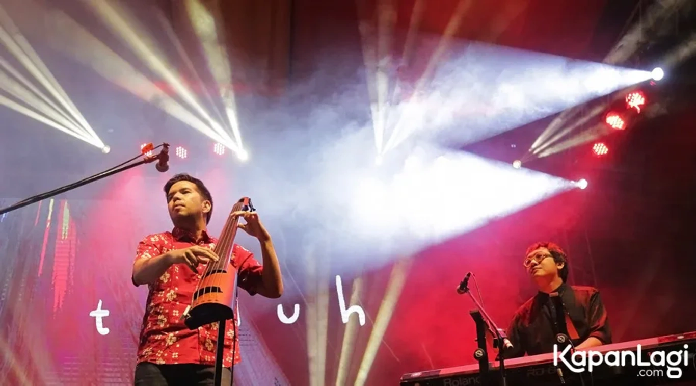 Jika Anda tidak melihat foto Payung Teduh, kemungkinan karena foto dengan nomor tersebut tidak tersedia di Kapanlagi.com™