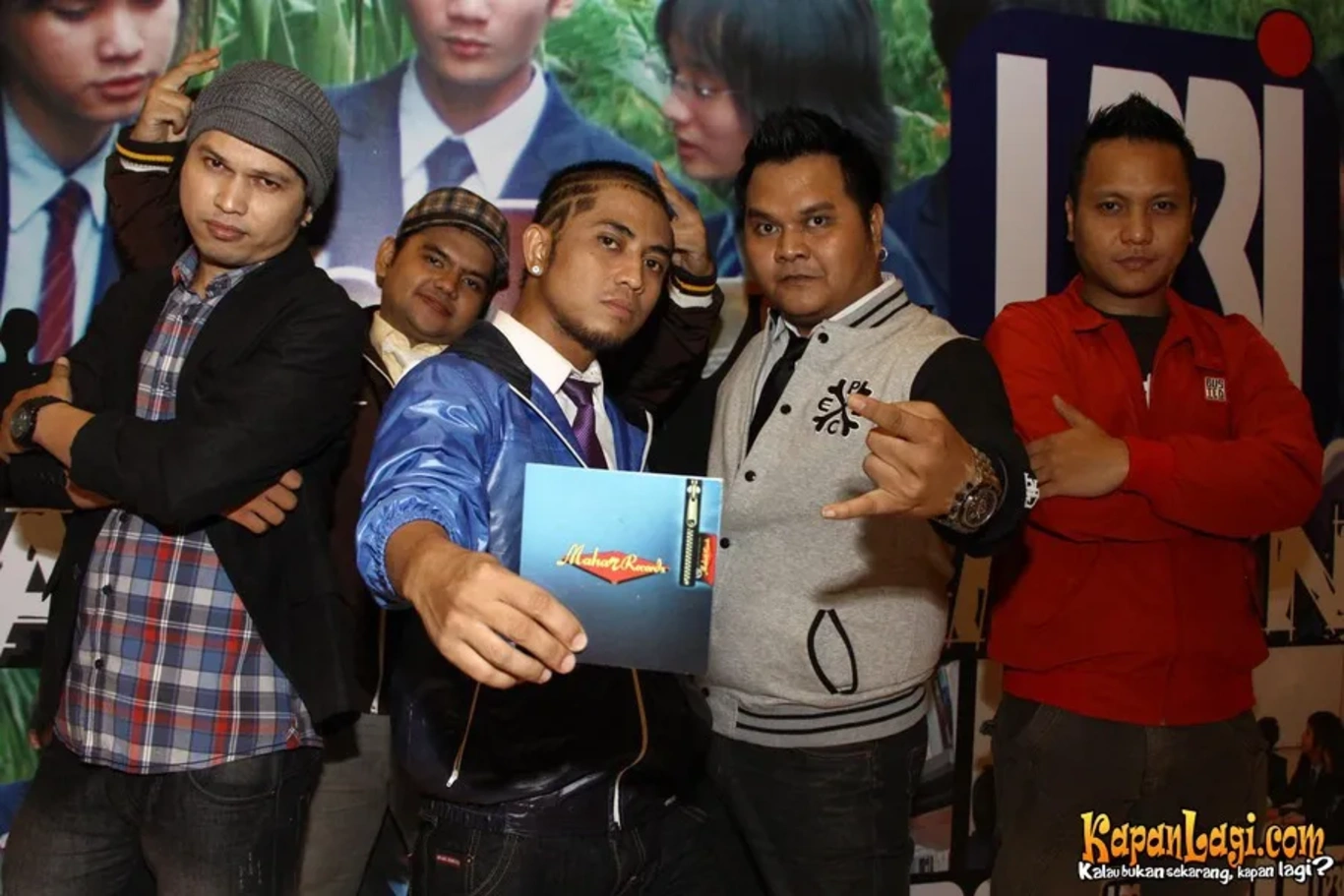 Jika Anda tidak melihat foto Penta Boyz, kemungkinan karena foto dengan nomor tersebut tidak tersedia di Kapanlagi.com™