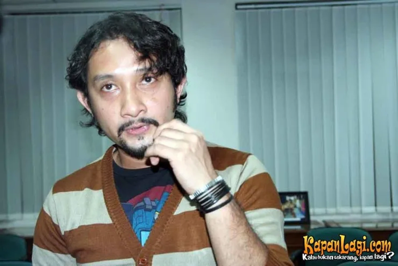 Jika Anda tidak melihat foto Pepeng Naif, kemungkinan karena foto dengan nomor tersebut tidak tersedia di Kapanlagi.com™