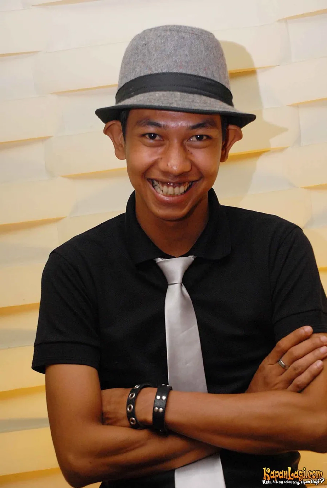 Jika Anda tidak melihat foto Petir Band, kemungkinan karena foto dengan nomor tersebut tidak tersedia di Kapanlagi.com™