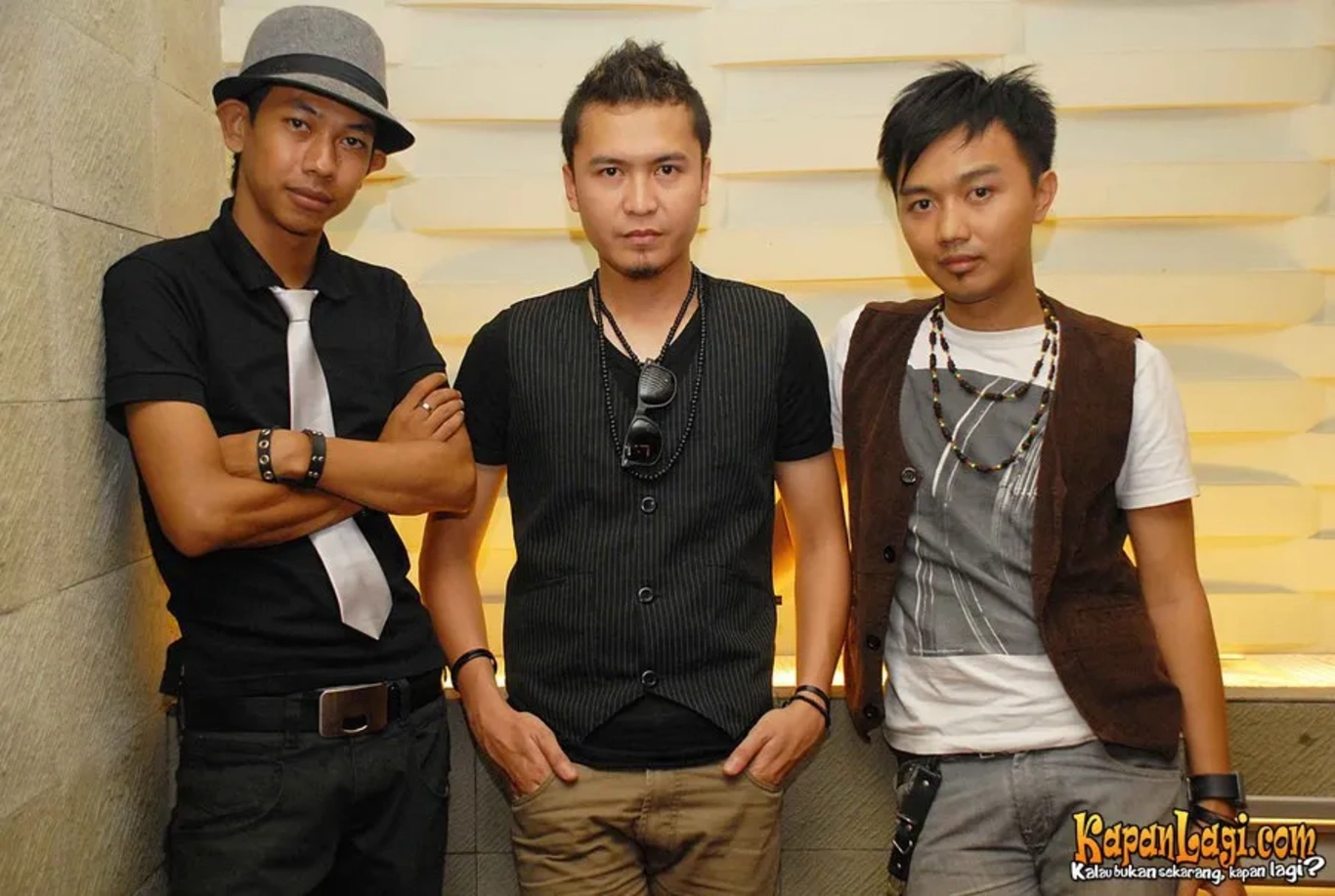 Jika Anda tidak melihat foto Petir Band, kemungkinan karena foto dengan nomor tersebut tidak tersedia di Kapanlagi.com™