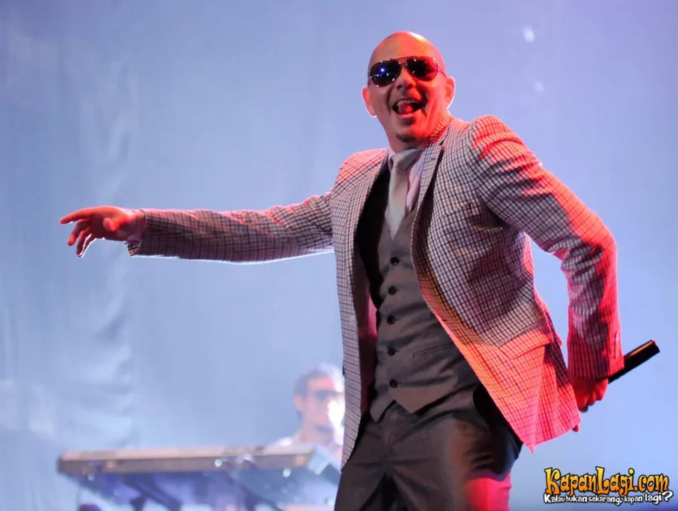 Jika Anda tidak melihat foto Pitbull, kemungkinan karena foto dengan nomor tersebut tidak tersedia di Kapanlagi.com™