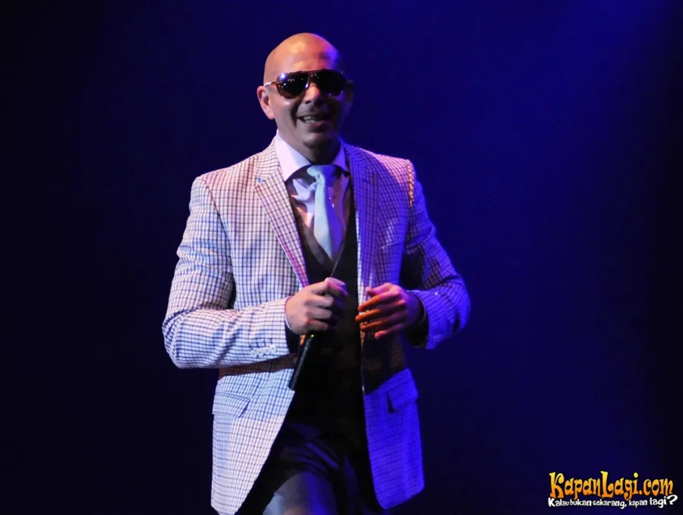 Jika Anda tidak melihat foto Pitbull, kemungkinan karena foto dengan nomor tersebut tidak tersedia di Kapanlagi.com™