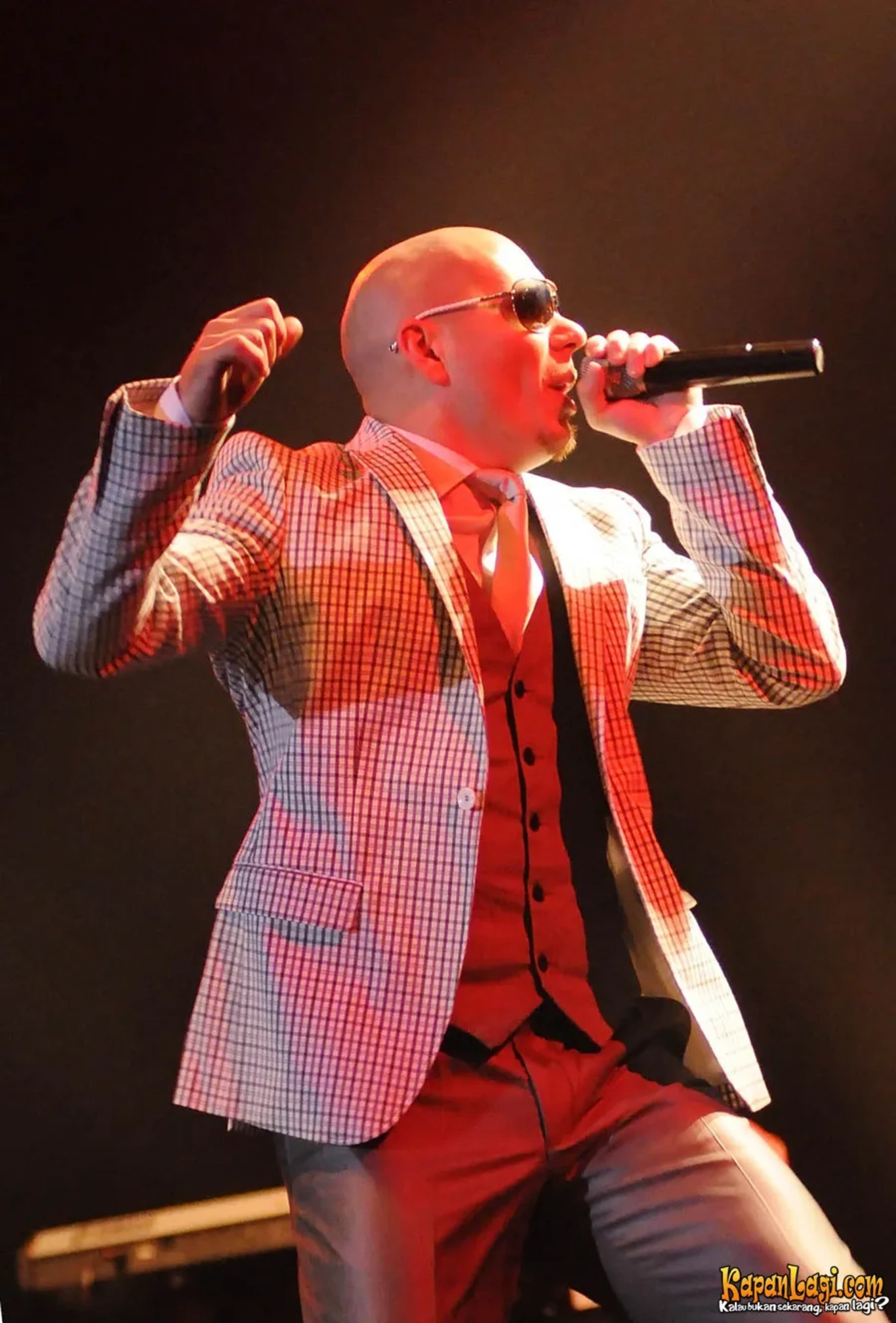 Jika Anda tidak melihat foto Pitbull, kemungkinan karena foto dengan nomor tersebut tidak tersedia di Kapanlagi.com™