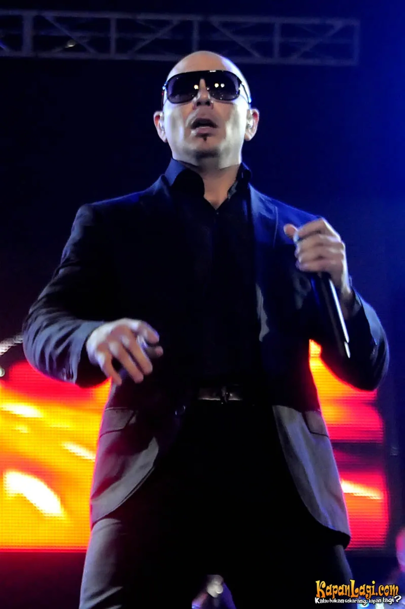 Jika Anda tidak melihat foto Pitbull, kemungkinan karena foto dengan nomor tersebut tidak tersedia di Kapanlagi.com™