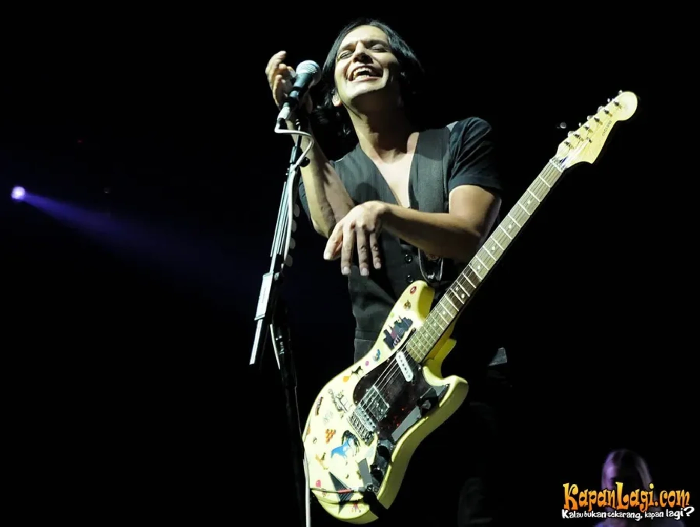 Jika Anda tidak melihat foto Placebo, kemungkinan karena foto dengan nomor tersebut tidak tersedia di Kapanlagi.com™