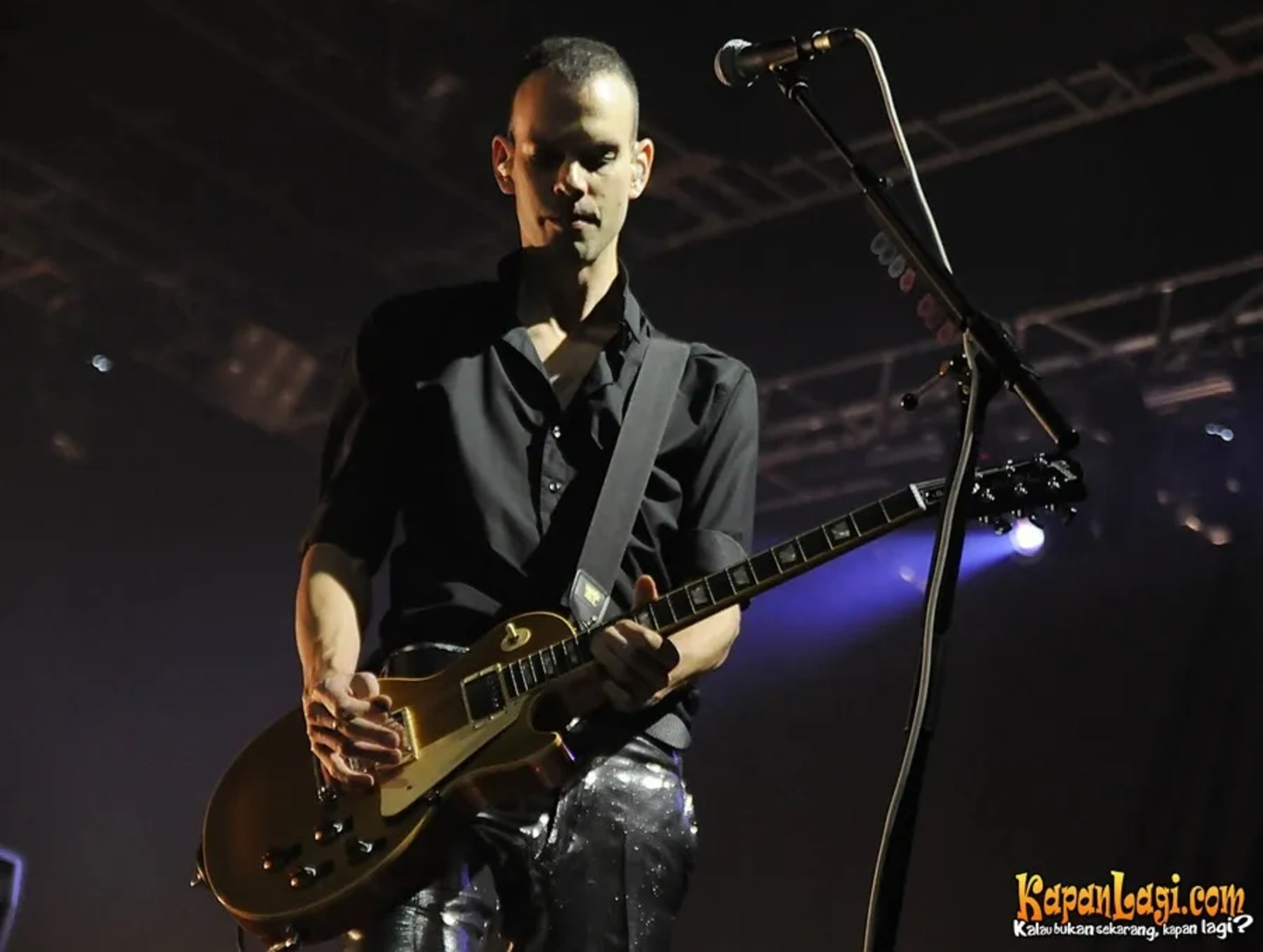 Jika Anda tidak melihat foto Placebo, kemungkinan karena foto dengan nomor tersebut tidak tersedia di Kapanlagi.com™