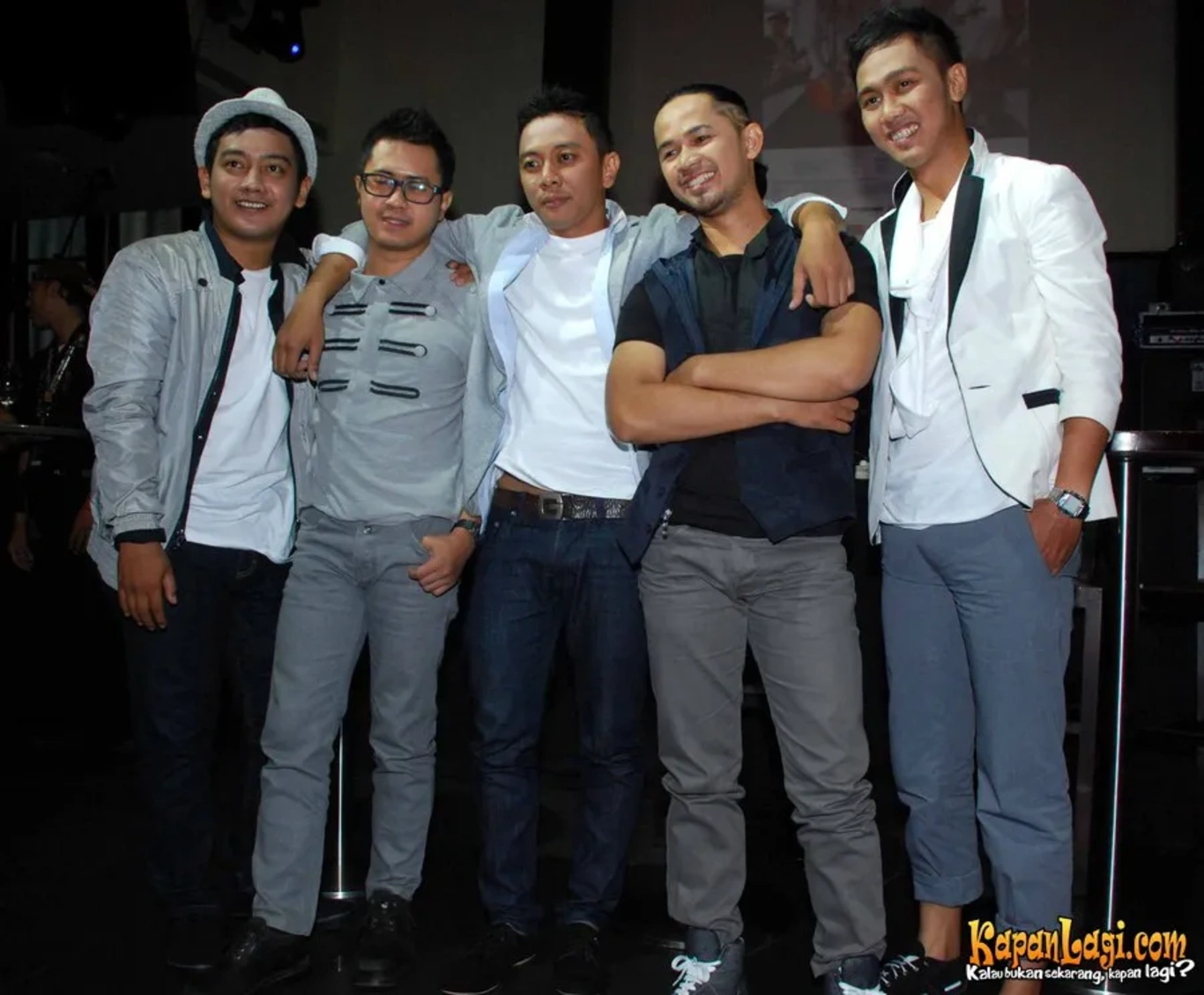 Jika Anda tidak melihat foto Platinoem, kemungkinan karena foto dengan nomor tersebut tidak tersedia di Kapanlagi.com™