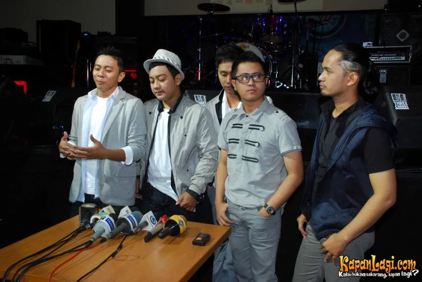 Jika Anda tidak melihat foto Platinoem, kemungkinan karena foto dengan nomor tersebut tidak tersedia di Kapanlagi.com™