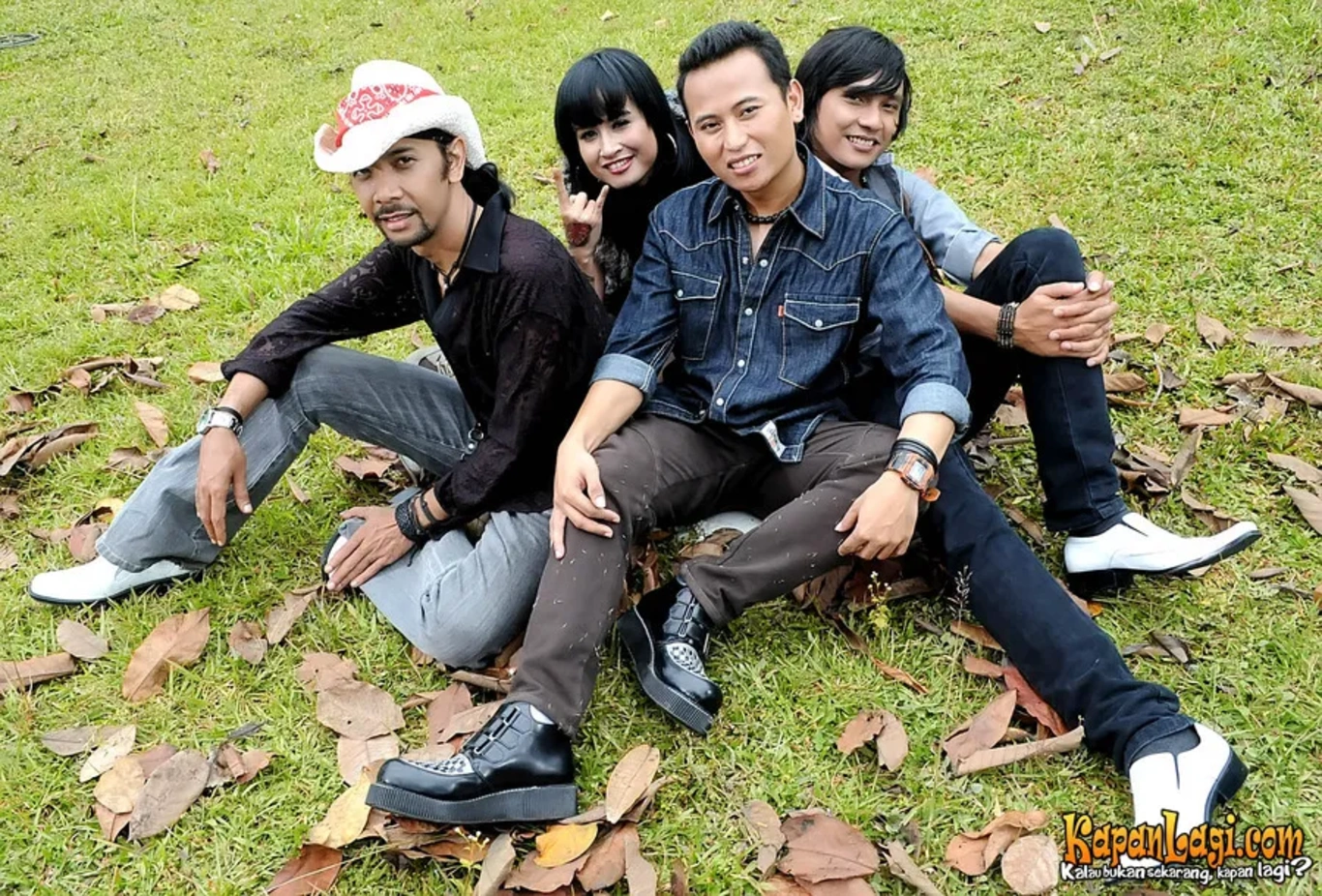 Jika Anda tidak melihat foto Play Band, kemungkinan karena foto dengan nomor tersebut tidak tersedia di Kapanlagi.com™