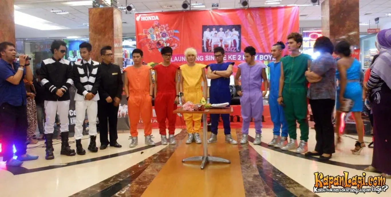 Jika Anda tidak melihat foto Playboyz, kemungkinan karena foto dengan nomor tersebut tidak tersedia di Kapanlagi.com™