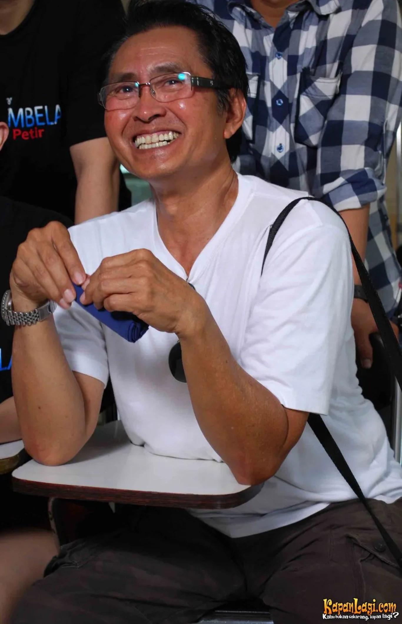 Jika Anda tidak melihat foto Pong Harjatmo, kemungkinan karena foto dengan nomor tersebut tidak tersedia di Kapanlagi.com™